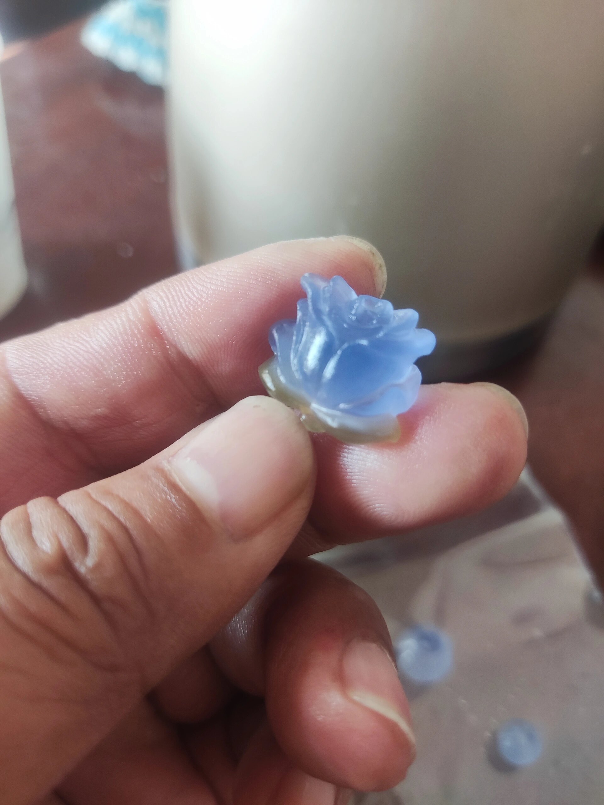 大杨树蓝玛瑙一朵漂亮的俏色花