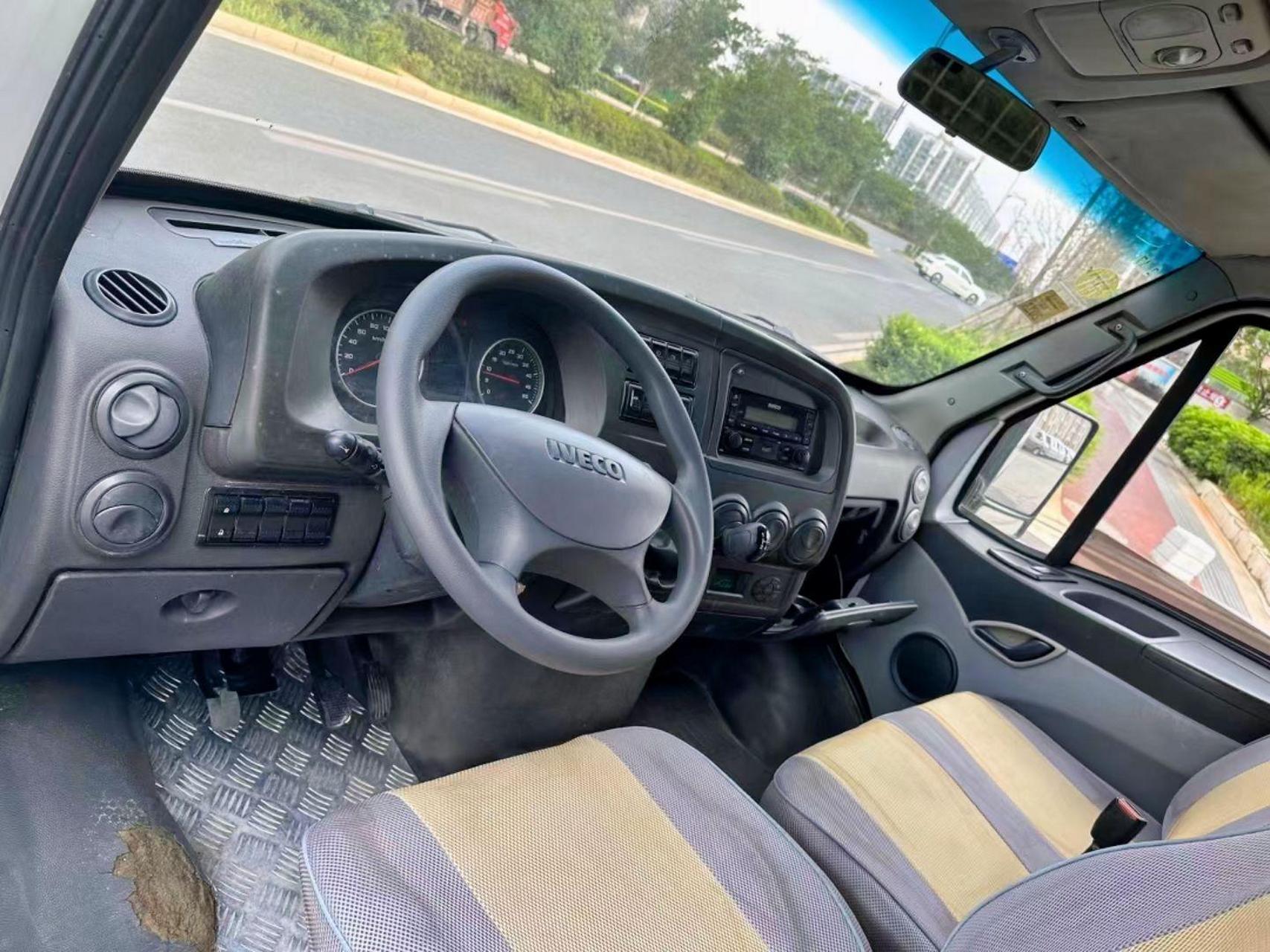 新到 依维柯褒迪 后双轮 货运版16年3月上牌 2.