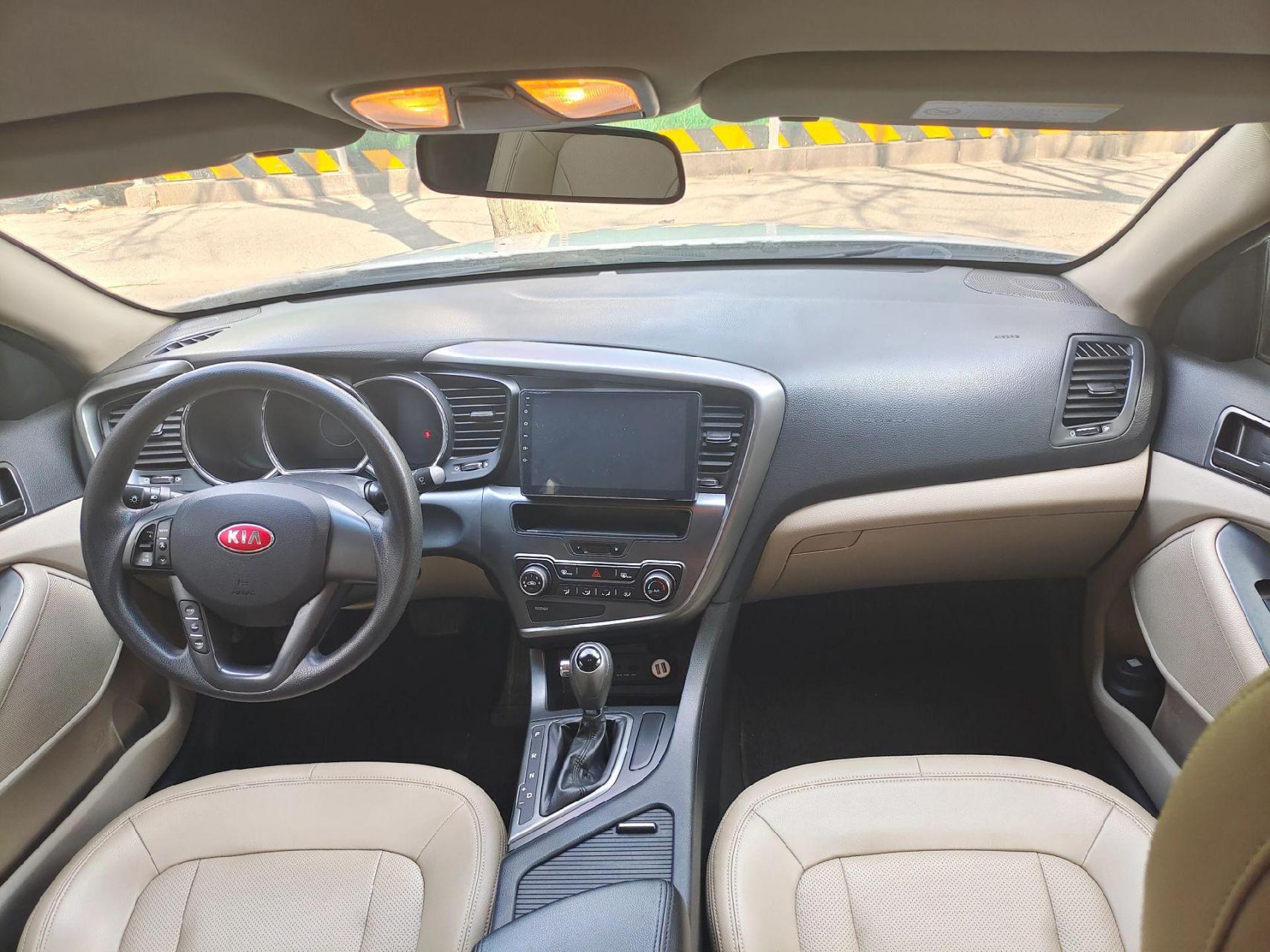 13年起亚k5,自动档,2.0排量,精品车况,价格便宜3万多包过户