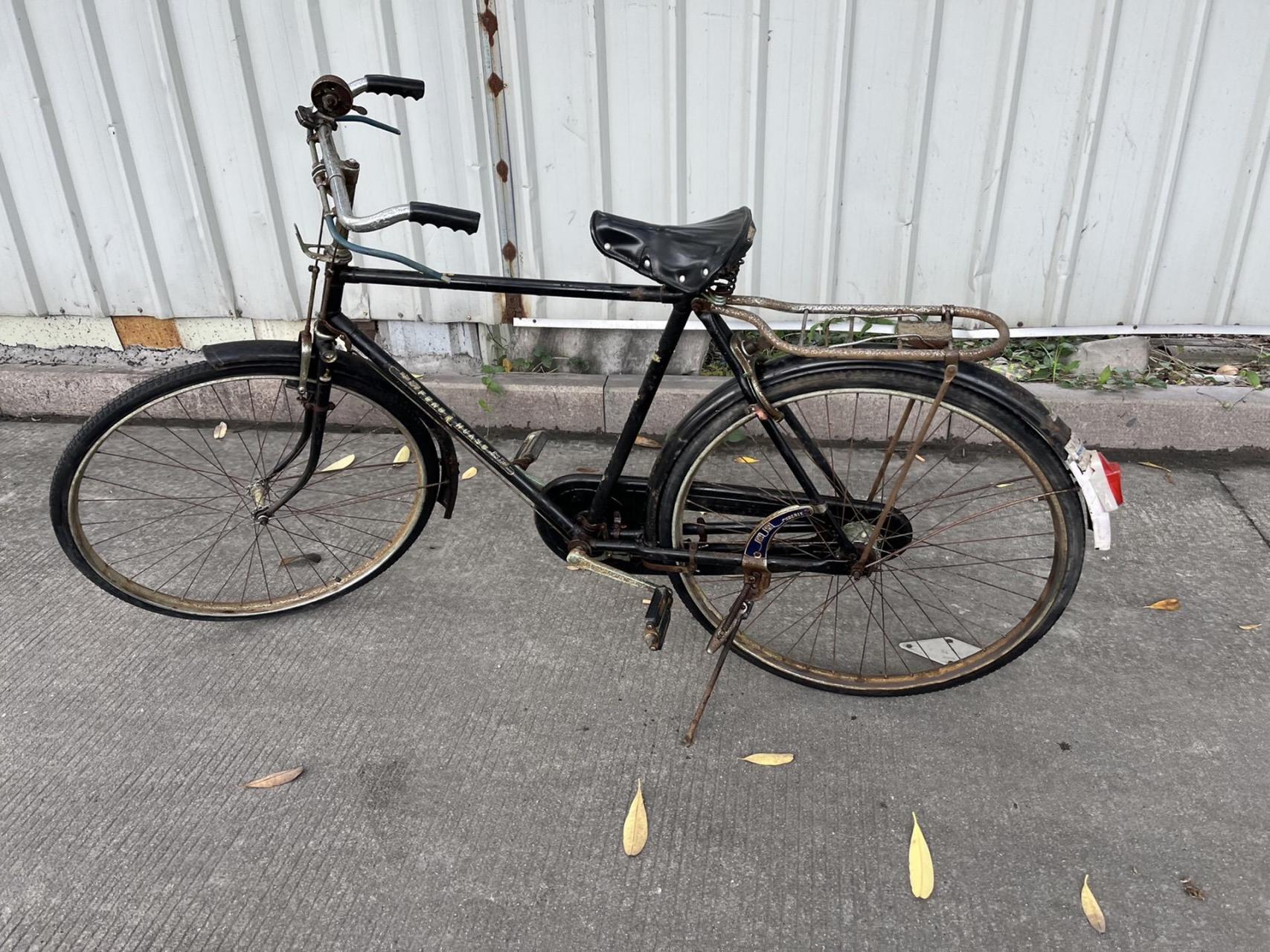 九十年代上海凤凰三厂出品,质量今非昔比,车架原车漆保存还好