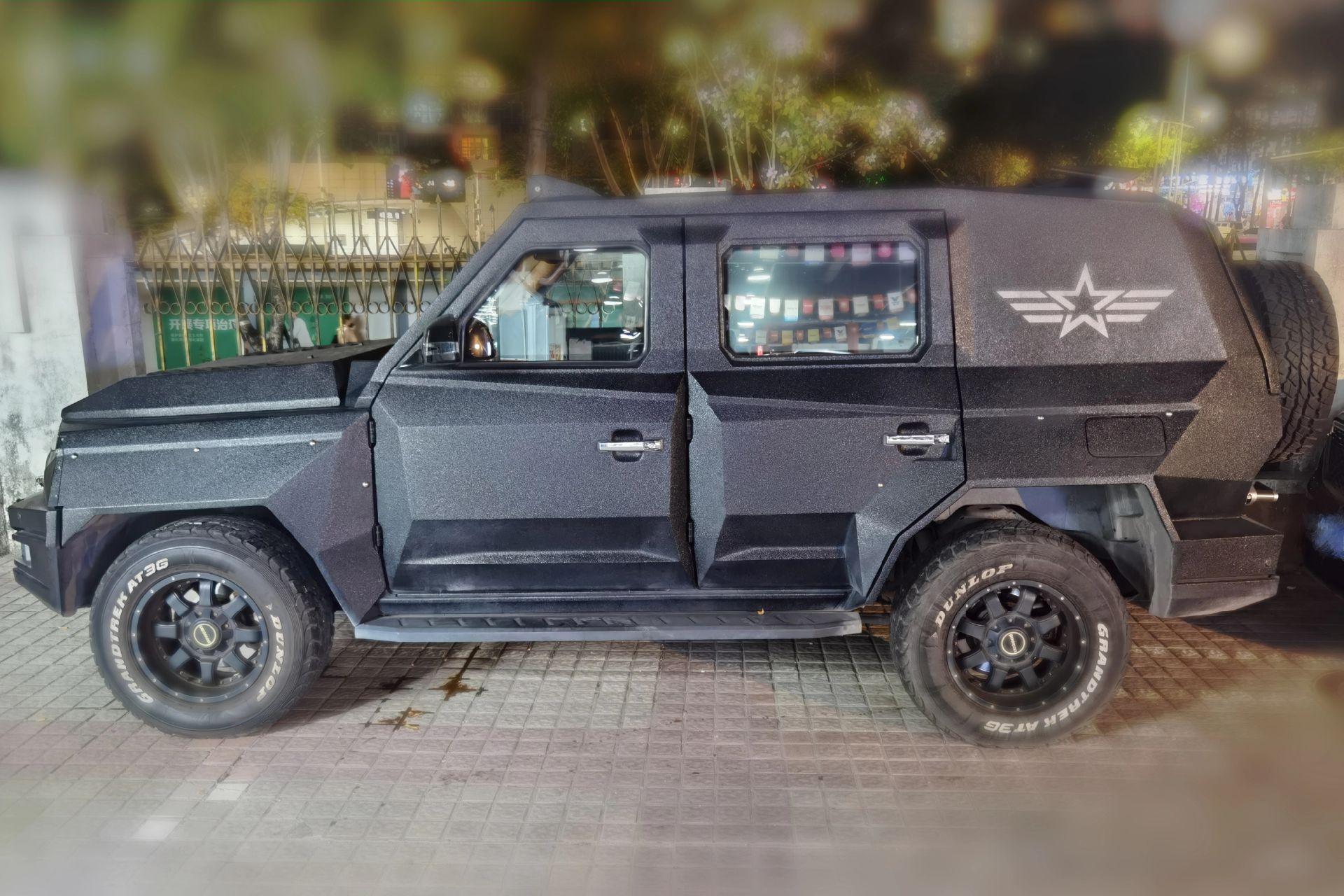 北京汽车 #硬派越野 #捍卫者 小区发现,北京bj80捍卫者,出口专用型