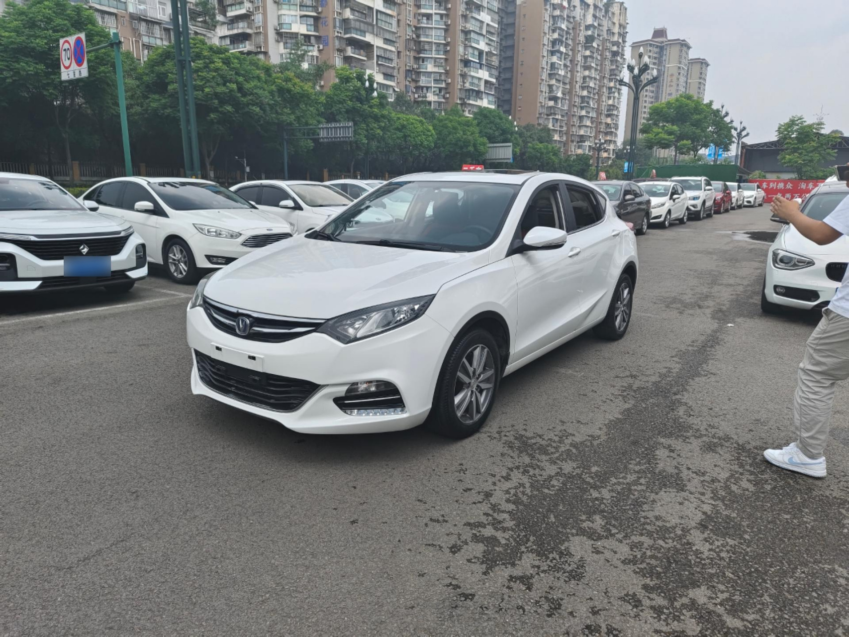 国产最美两厢车,长安逸动xt,2018年8月上牌,1.