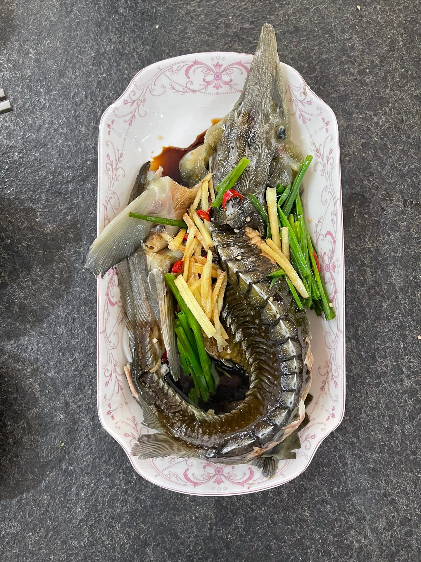 健康饮食清蒸中华鲟