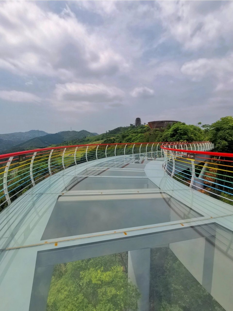 龙泉山高空栈道图片