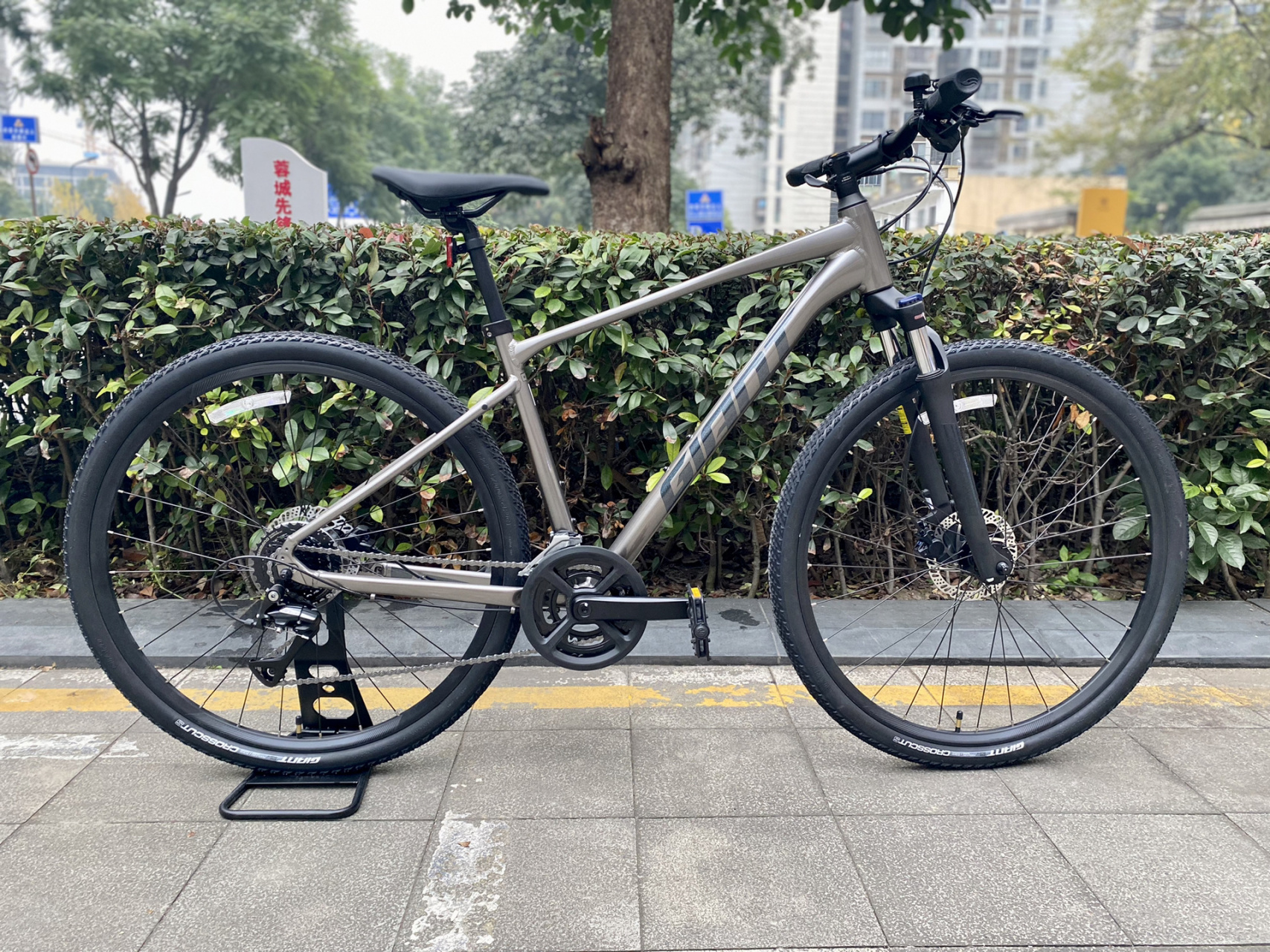 捷安特自行车推荐--roam 3 d  铝合金车架,避震前叉,d-fuse座管