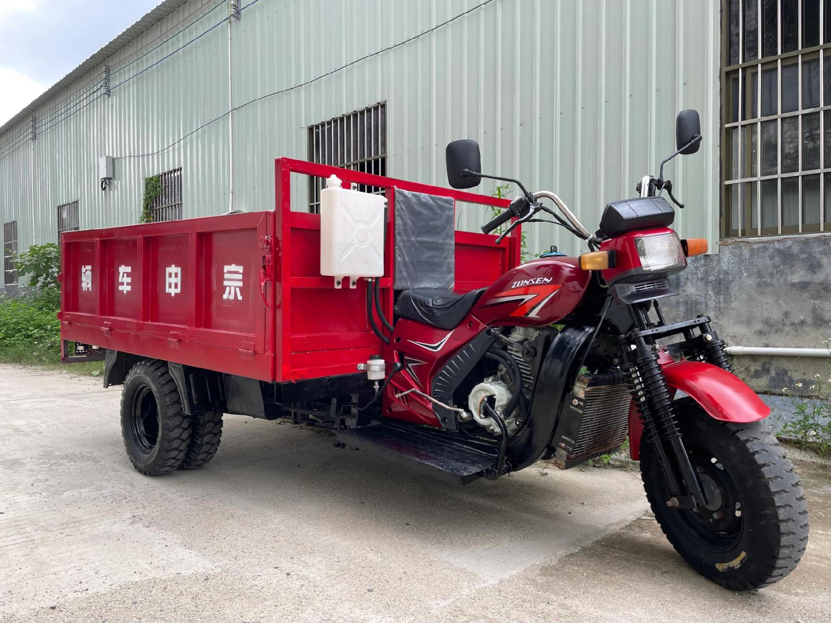 二手宗申250发动机三轮车,后双轮,带自卸,油刹,工程车厢长2.2米宽1.