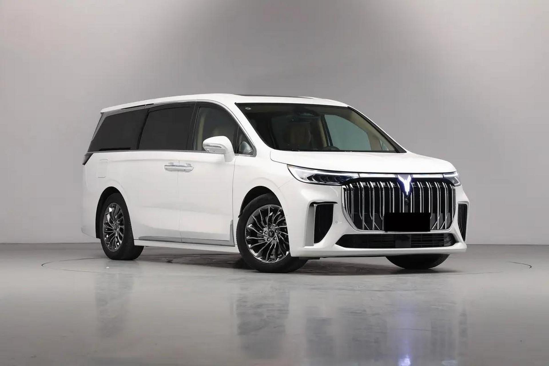 就以售价40万左右的国产新能源mpv来看,岚图梦想家,传祺e9这两款mpv