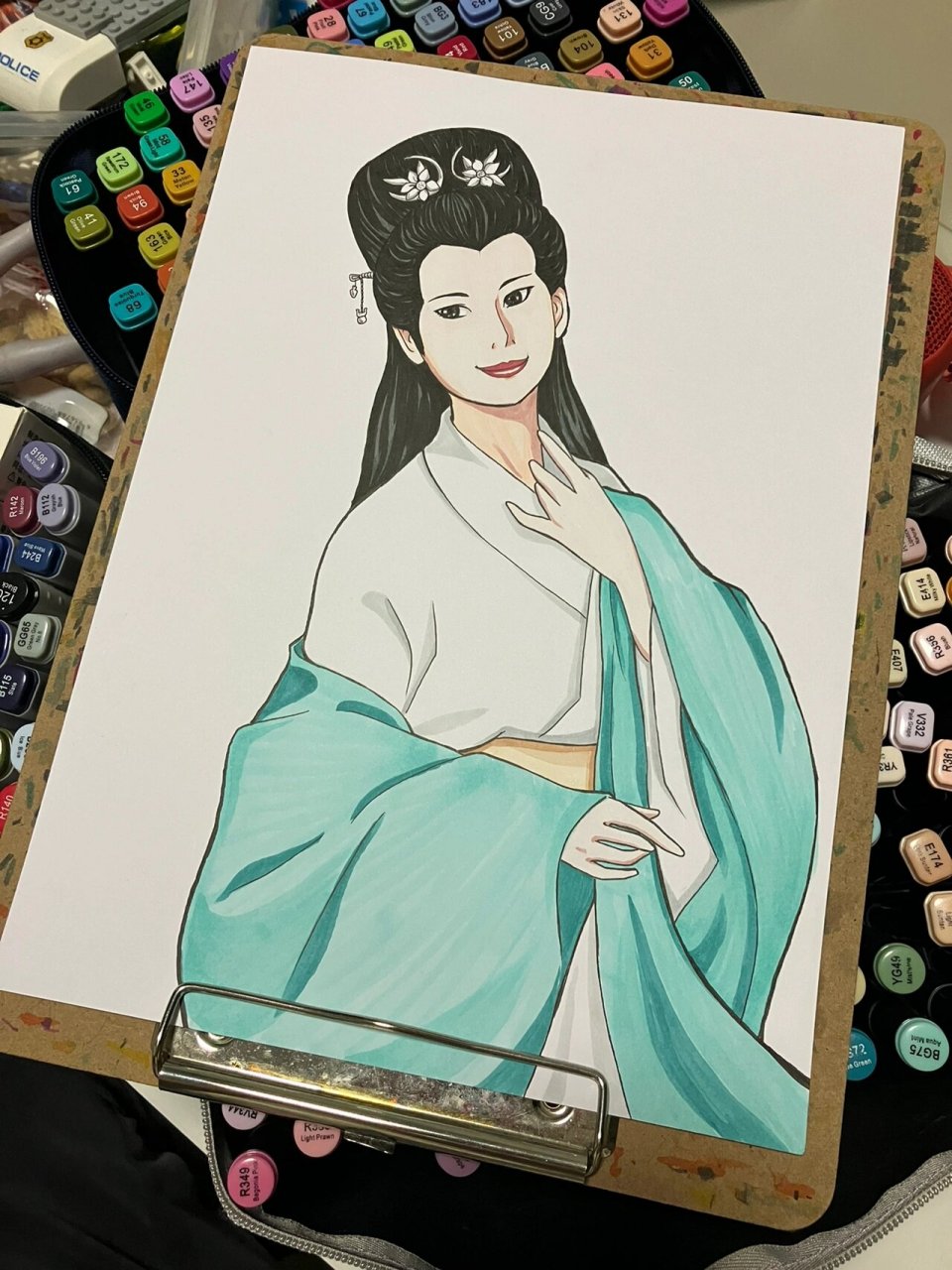 适合新手的马克笔手绘白素贞,废了2张 之所以会画废了2张就是我的肤色