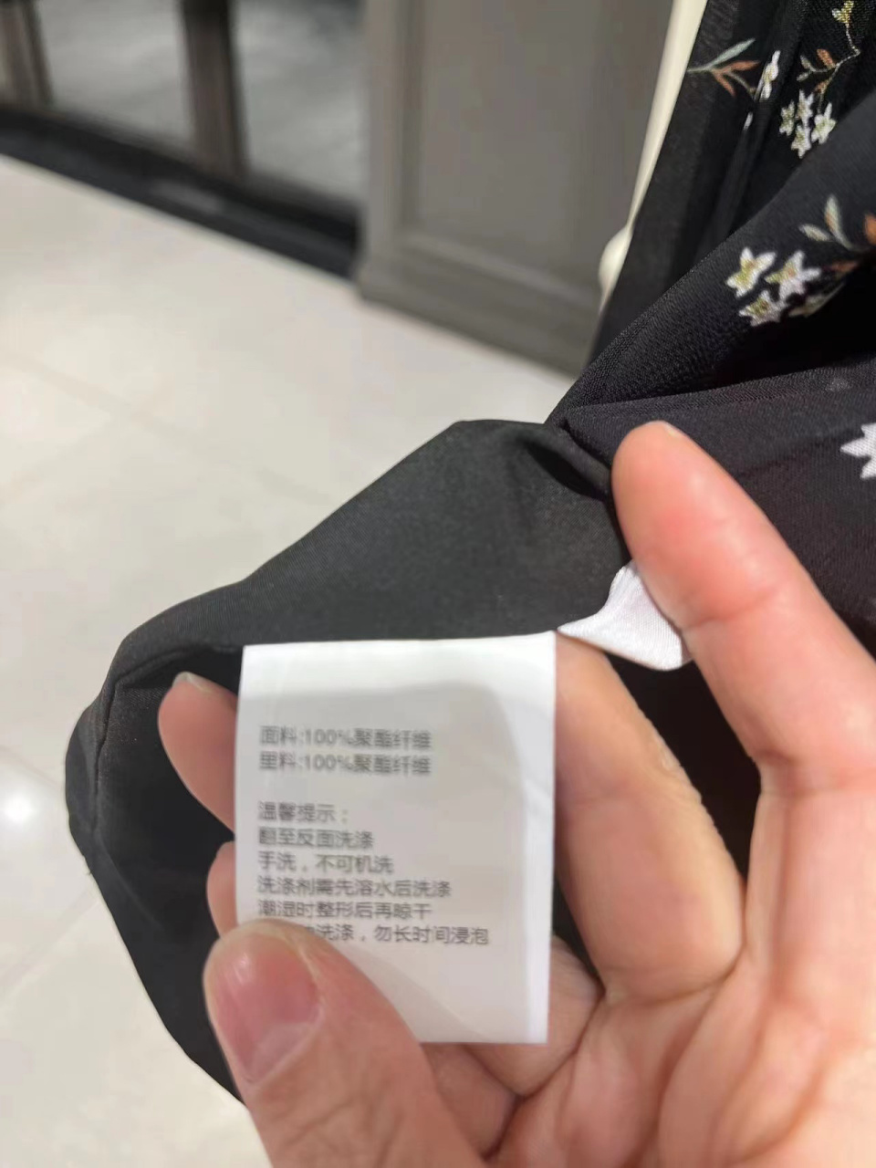 现在衣服动不动水洗标都是不可机洗,那要洗衣机干啥的?