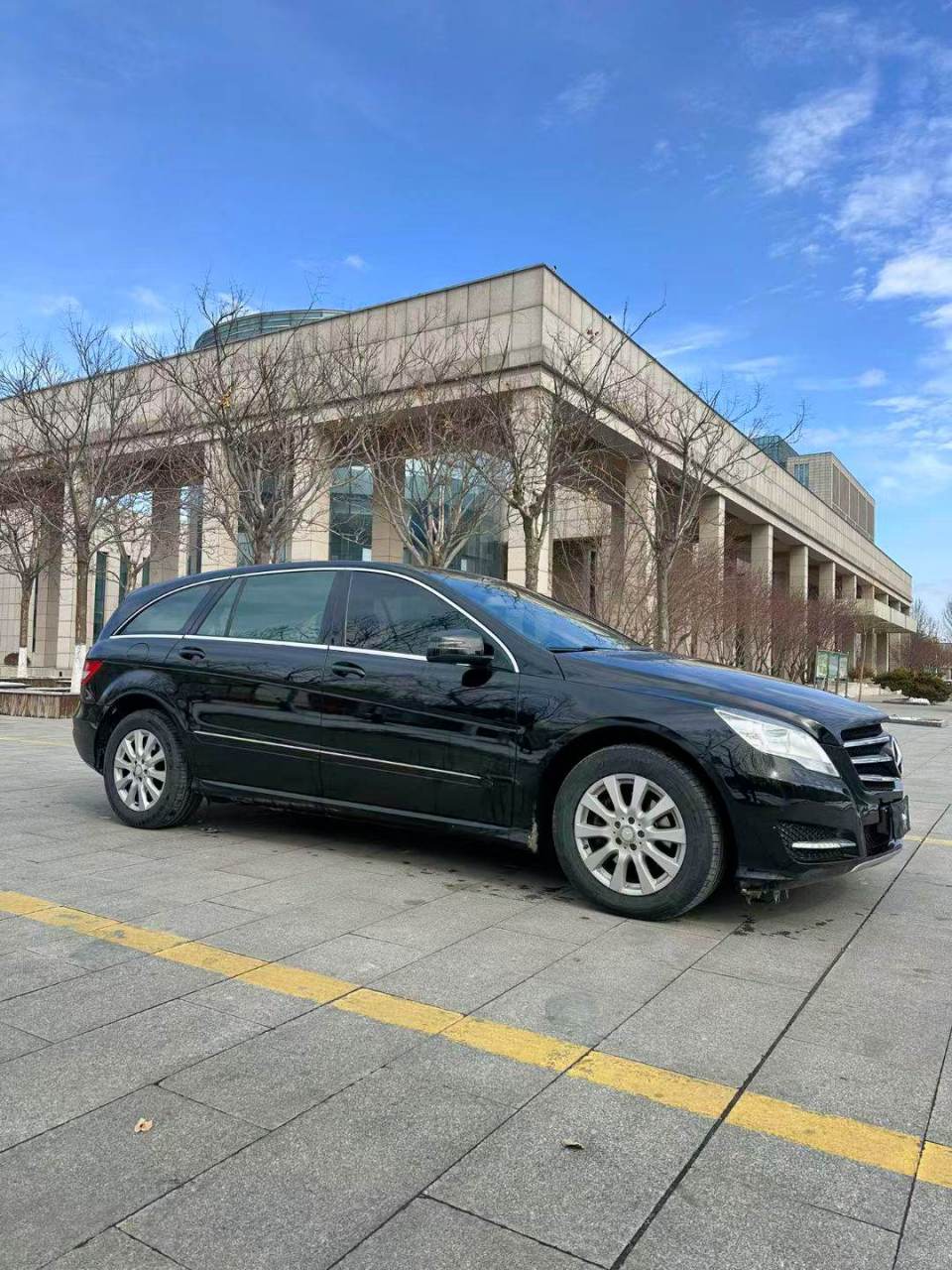 2016年8月奔驰r320四驱,7座豪华商务车,国5排放新款3.