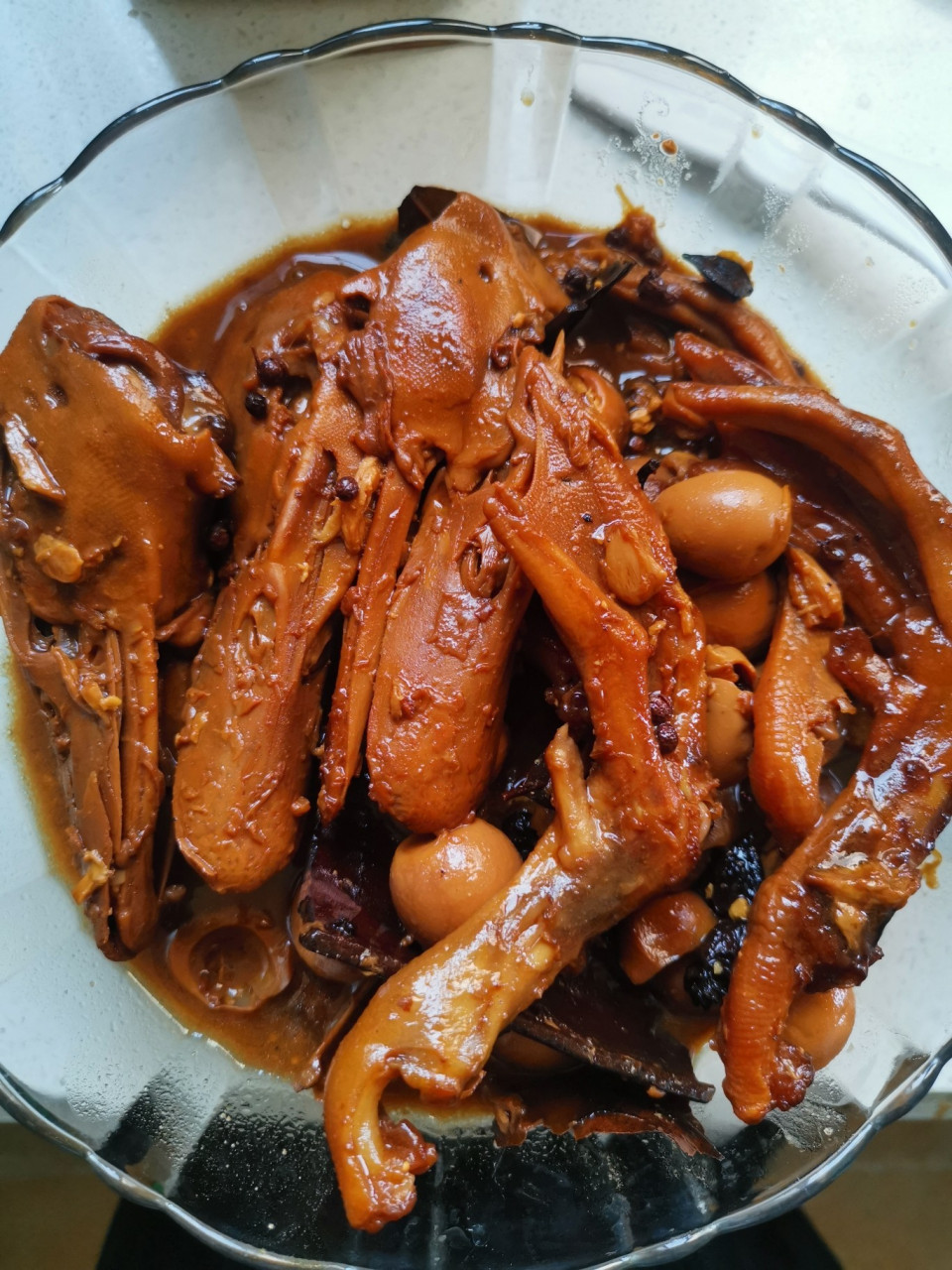 超级简单一学就会的秘制卤鸭头卤鸭脚卤蛋 前段时间买了些生的鸭头和