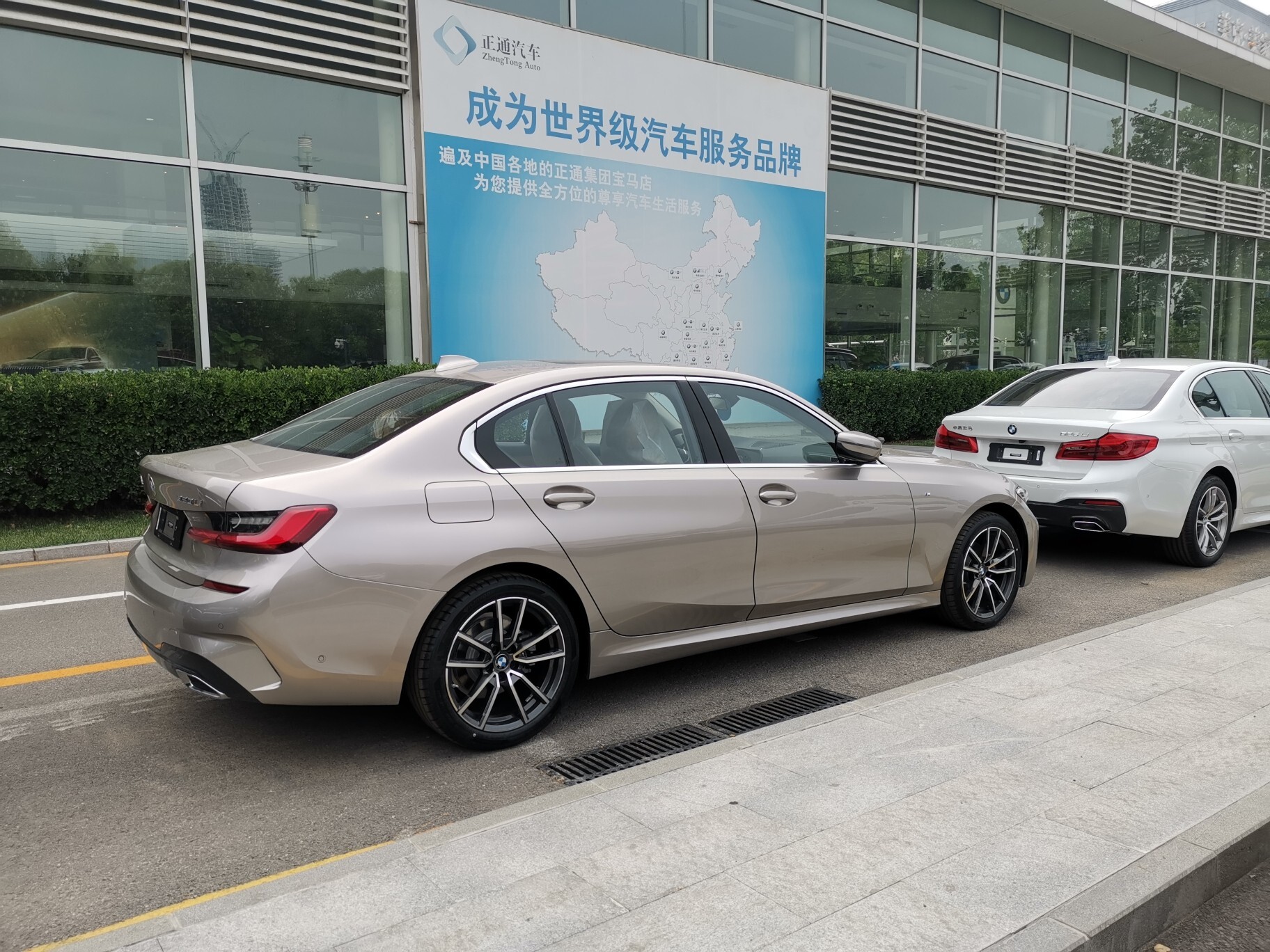 2021款宝马325li运动版开士米银,香不香?