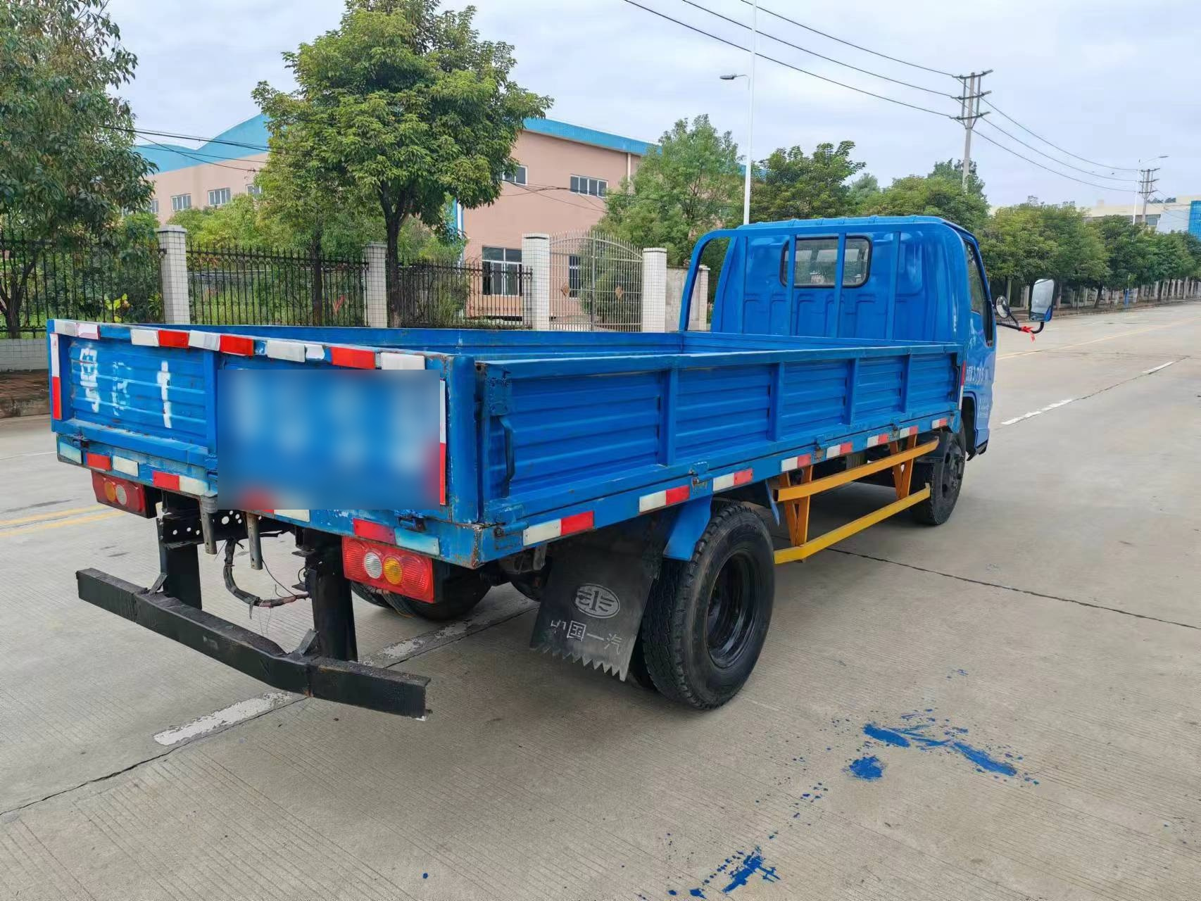 拿下2016年6月江铃顺达单排平板货车,车厢长4.2米.2.