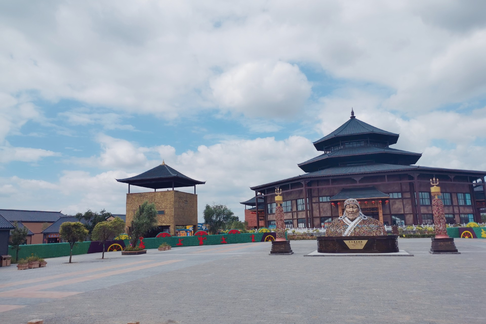 赤峰值得去的旅游景点之蒙古王城 简单介绍下这个景点吧:蒙古王城是