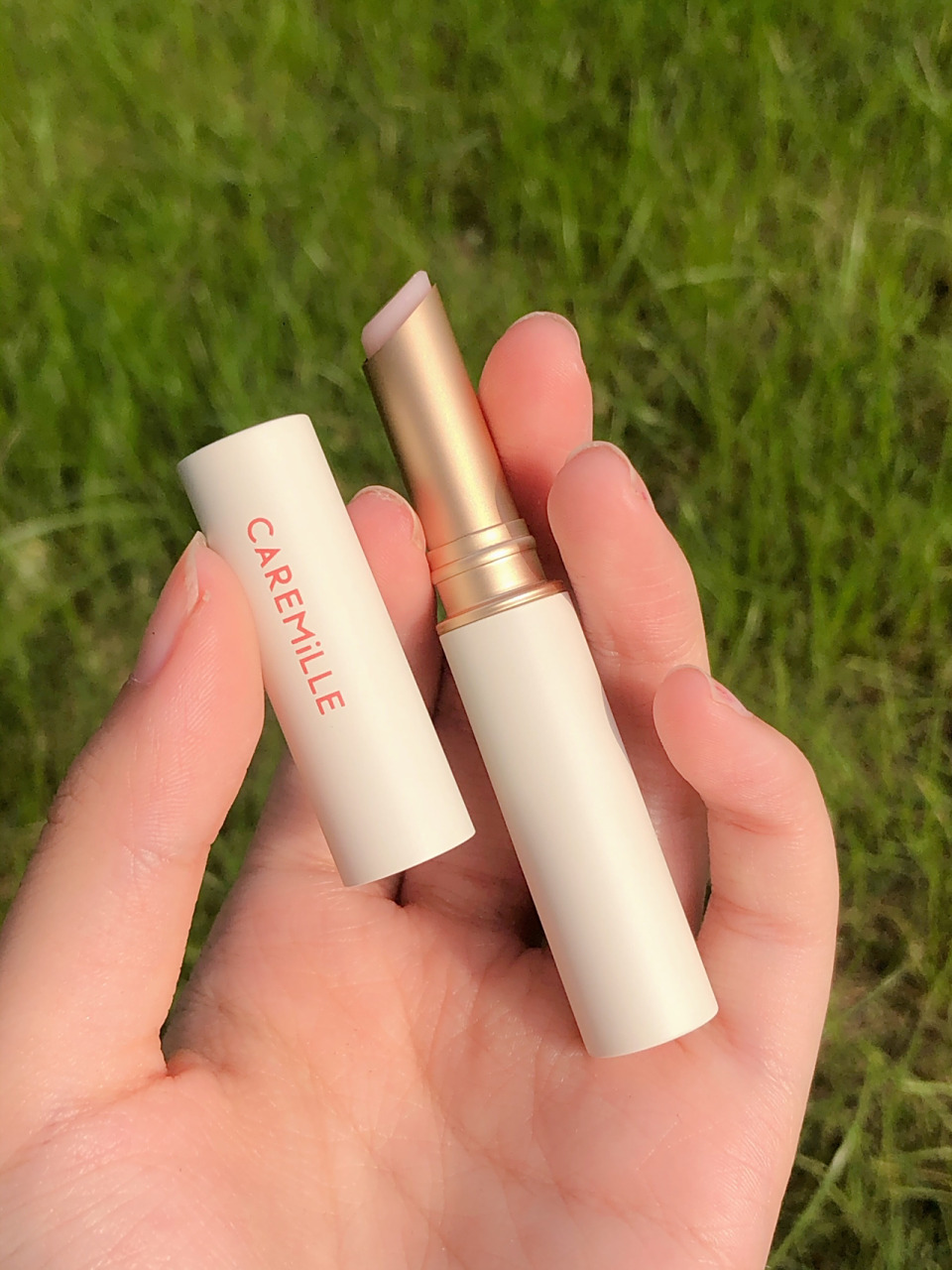 变色的唇膏(变色的生活任性的挑拨歌词)