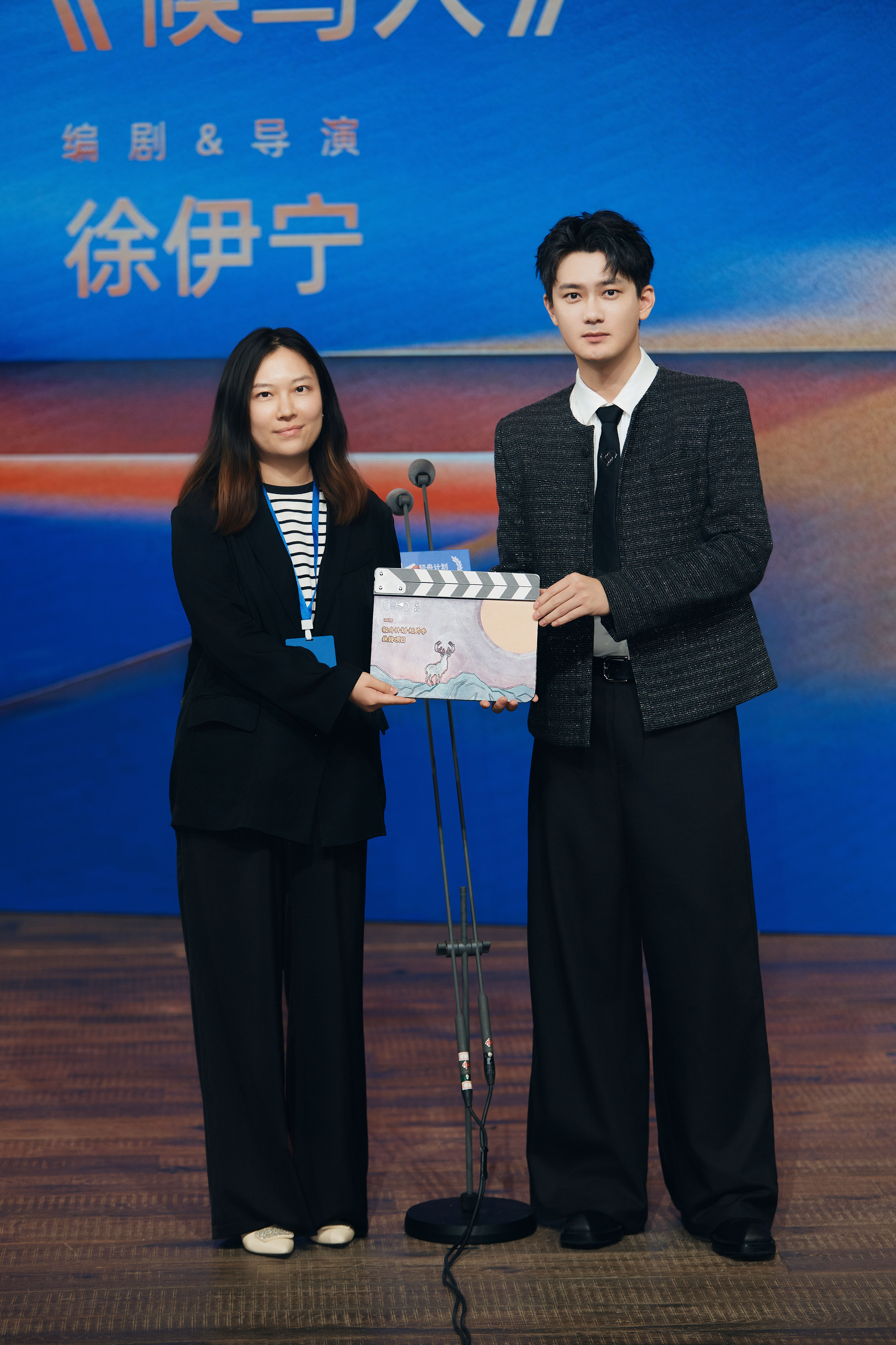 光晕流转间,熊梓淇 于轻舟计划短片季舞台中央以颁奖之名