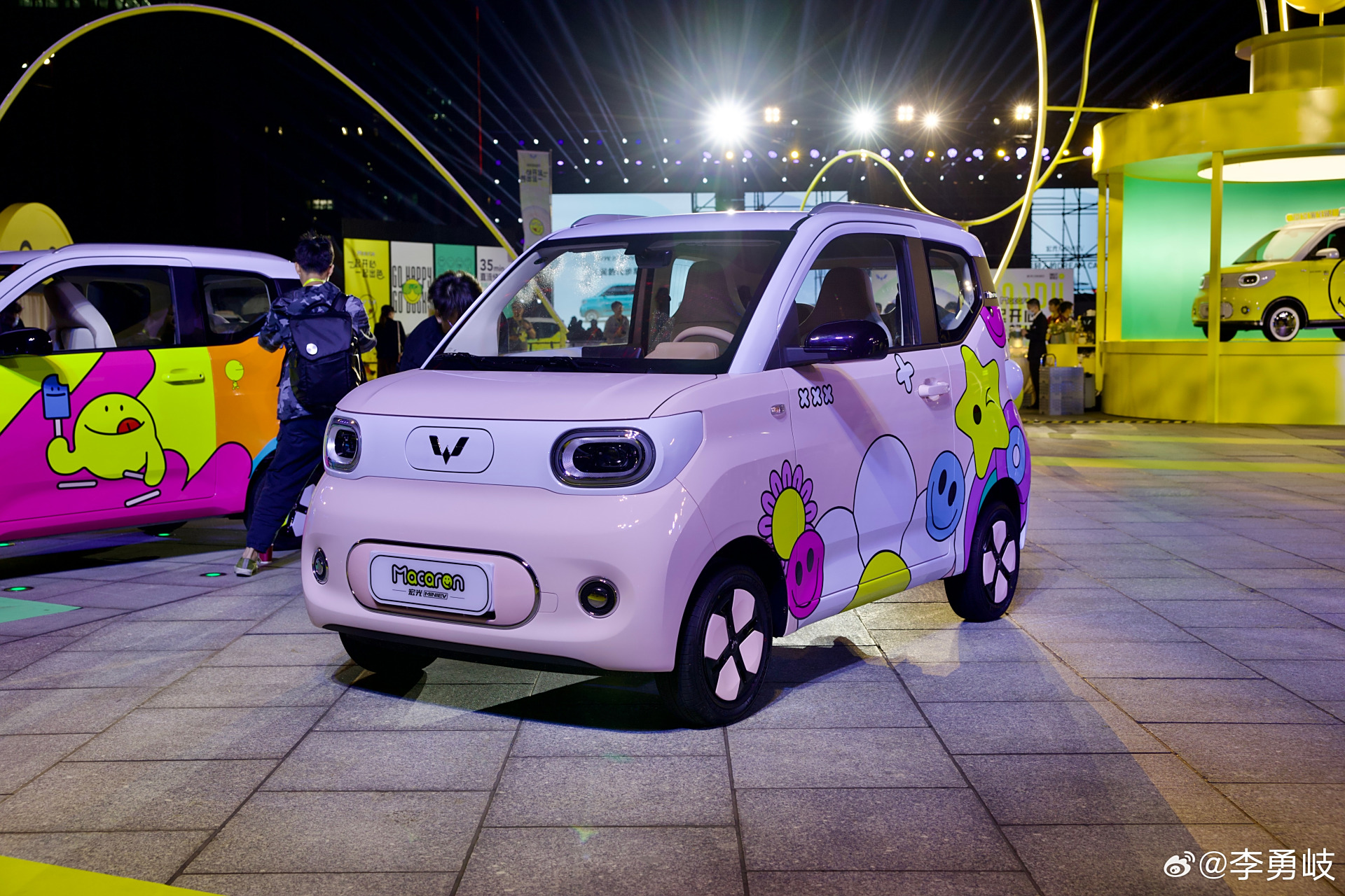 宏光miniev第三代马卡龙正式上市,五菱算是把微型车玩透了!