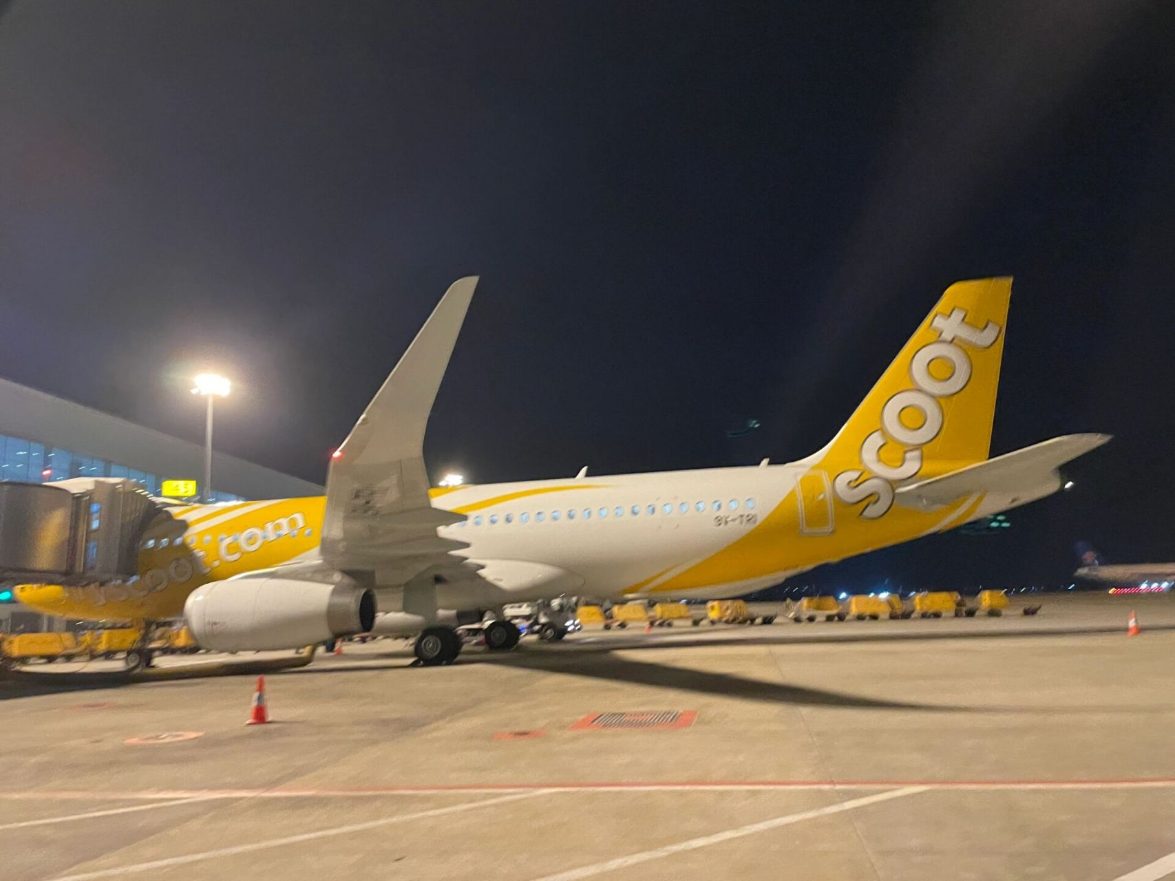 广州76新加坡 酷航scoot 原定是3:55～8:00的飞机 最终4点左右于