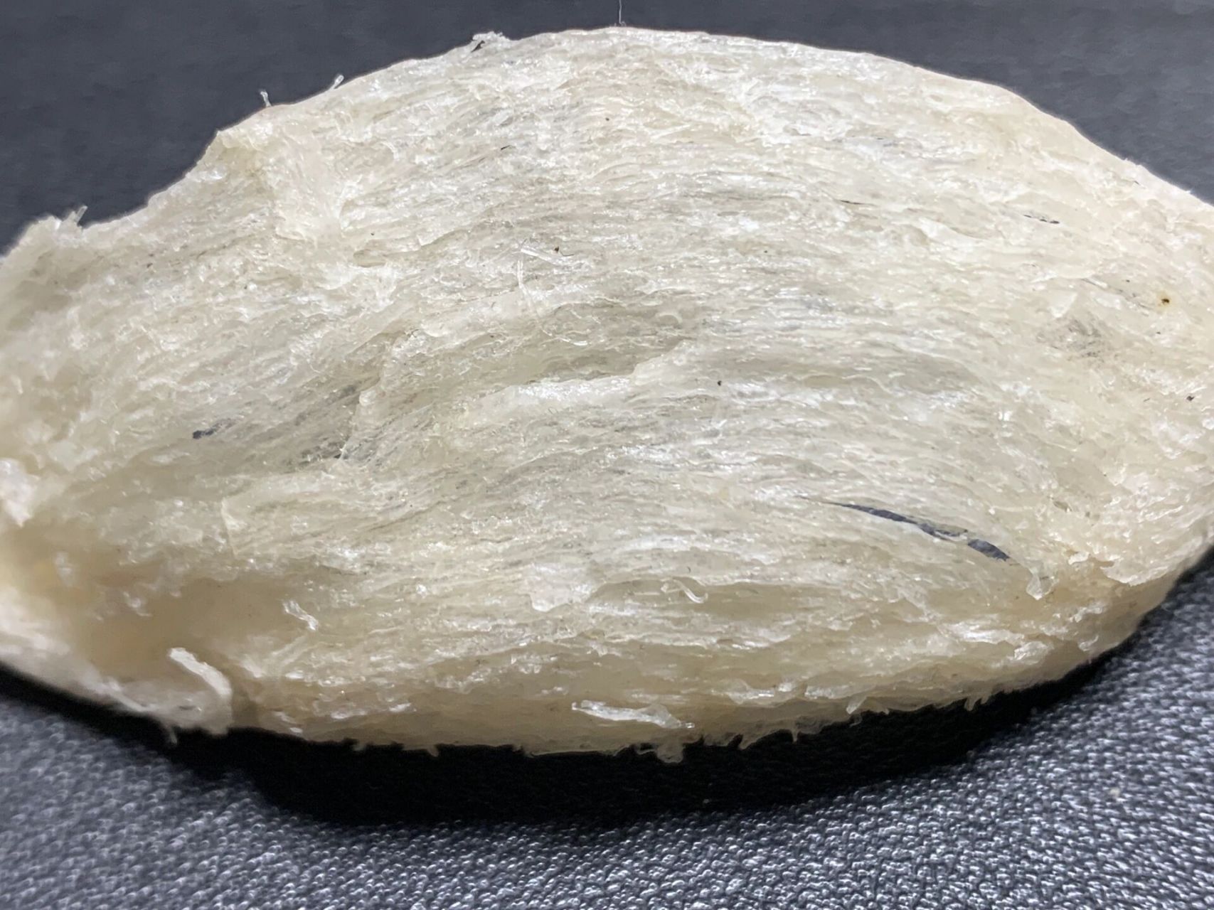 燕窝霉味很重是什么原因 很多人买燕窝,经常会买到一些带有发霉味的