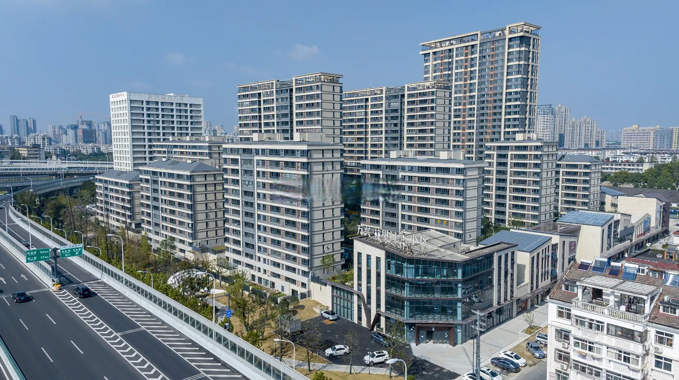 据了解,之前万兴林里间有一栋高层为安置房,此次分房共持续3天,涉及