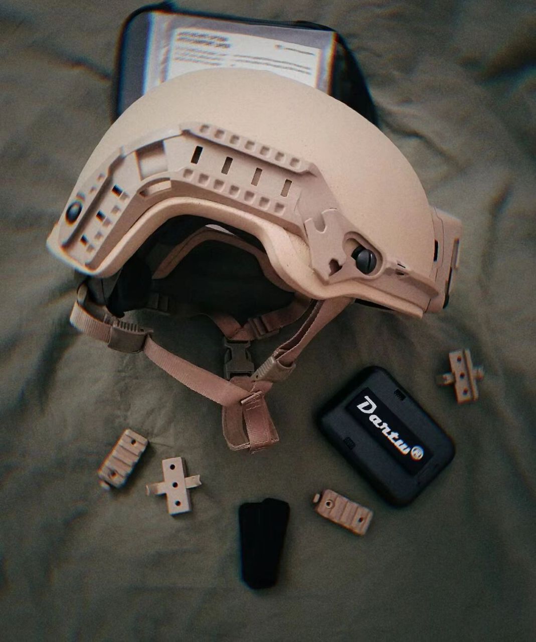 我的装备收藏——美国特种部队头盔 头盔是美国galvion公司的viper高