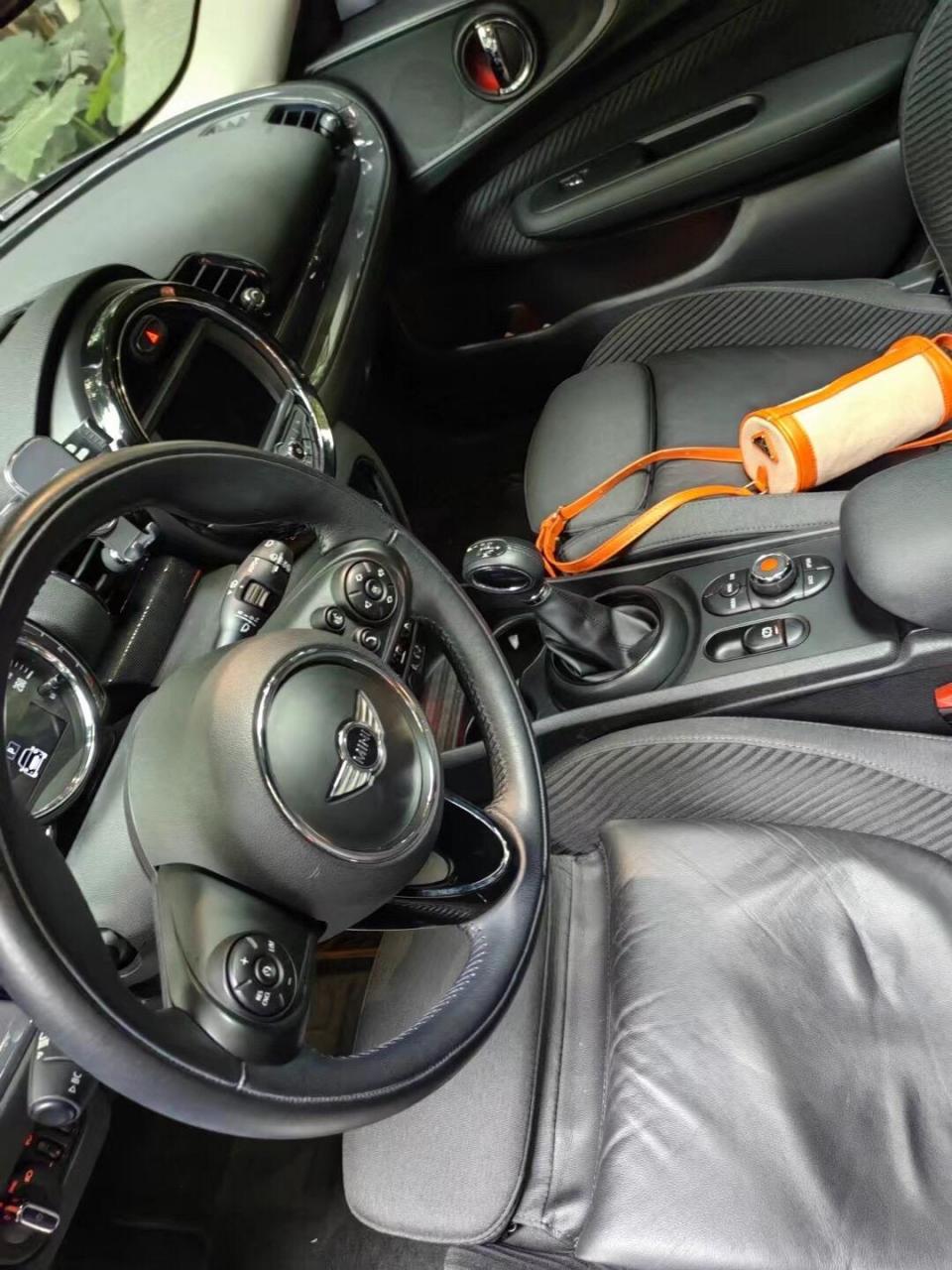 07成都宝马mini座椅皮套更改前后对比.