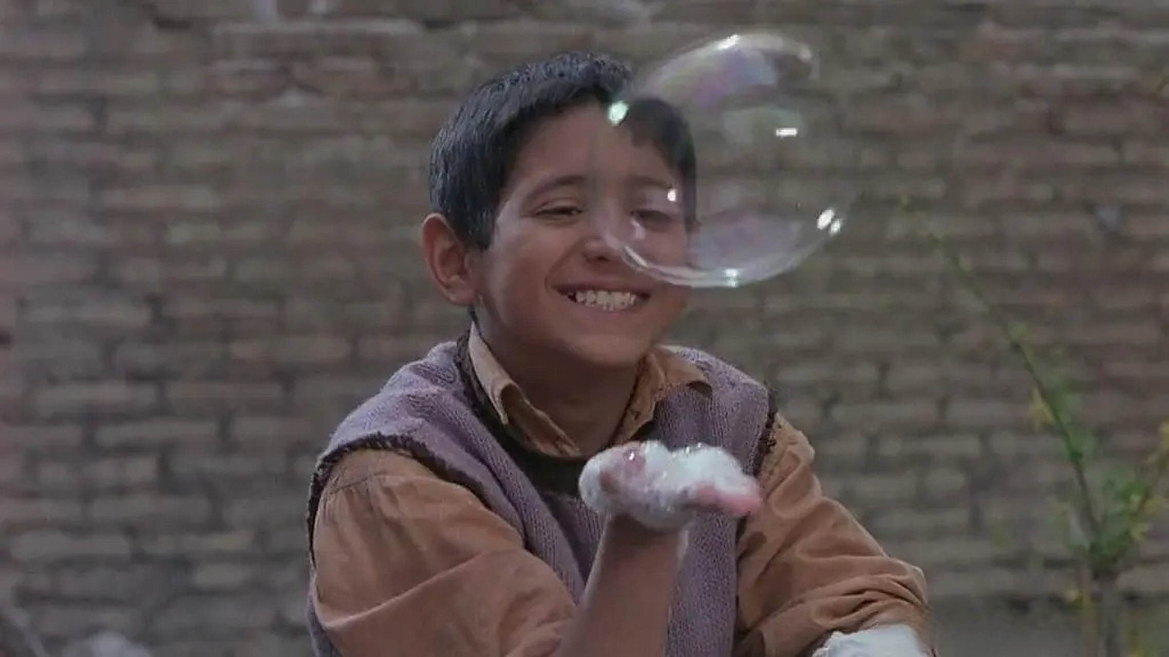 一带一路佳片有约# 伊朗电影《小鞋子》(1999) 由马基德·马基迪值技