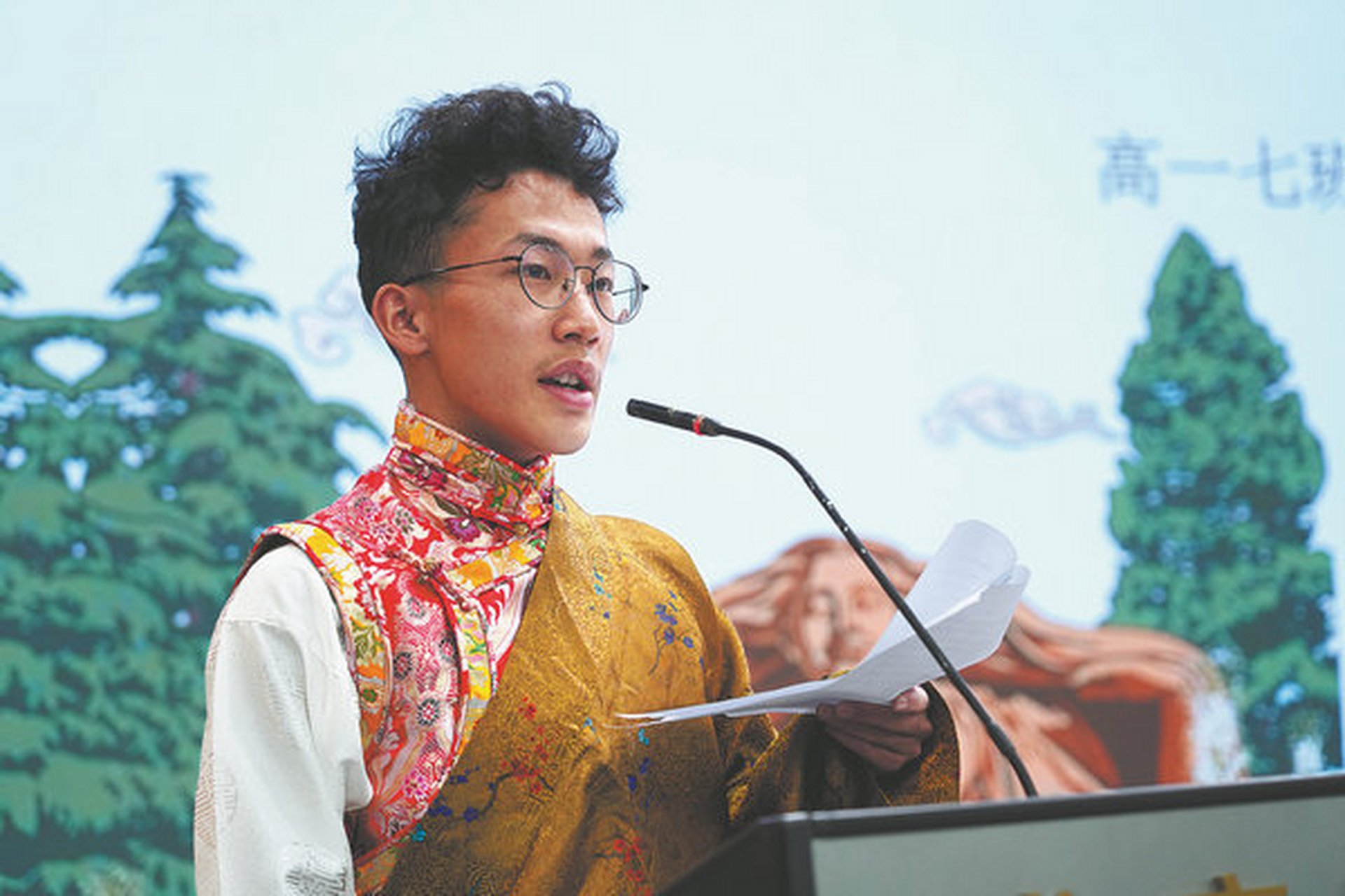 【中国星辰丨遥远"天宫"的回信让藏族少年次仁达杰的梦想更近了:要像