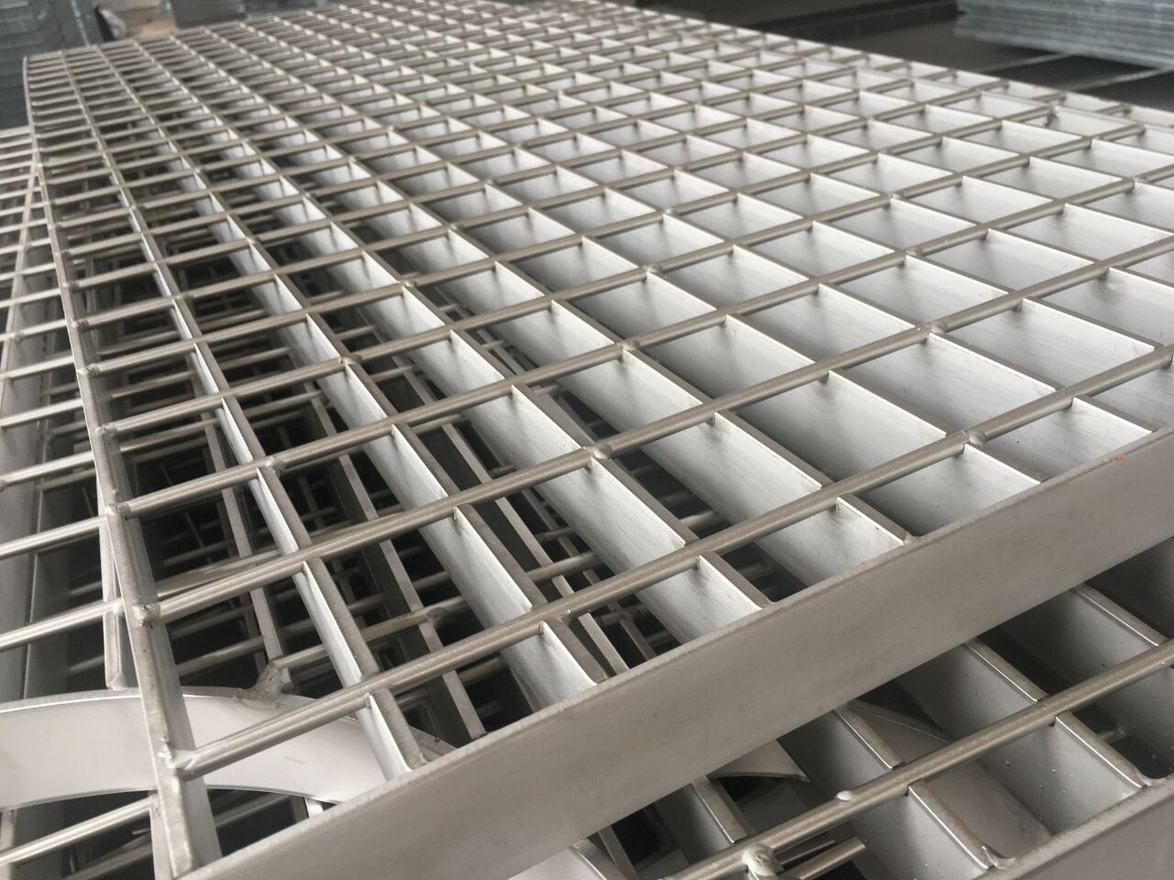 打造高品质服务平台必备的304不锈钢钢格板 如果你是一个对细节有追求