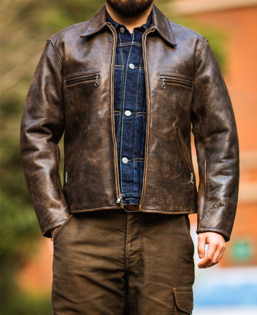 一件口味比较重的rrl做旧皮衣 型号是owens leather jacket,版型灵感