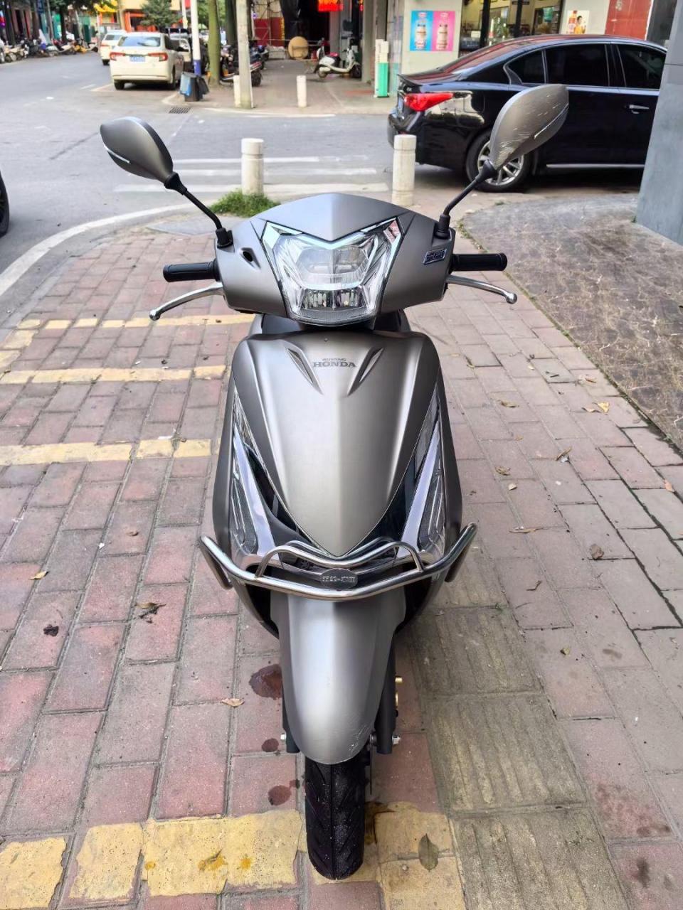 五羊本田佳御110,电喷水冷发动机,配置相当高!