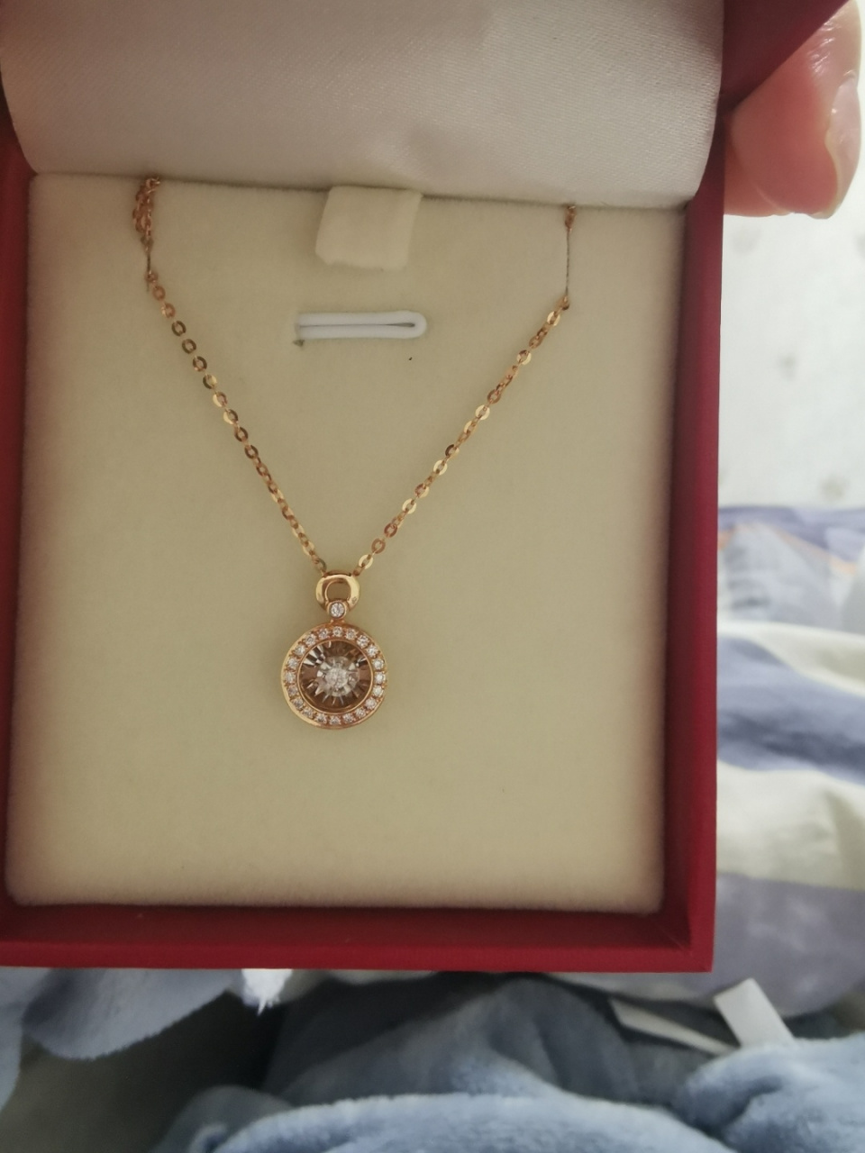 我想要买手链,但是我对象要买项链.