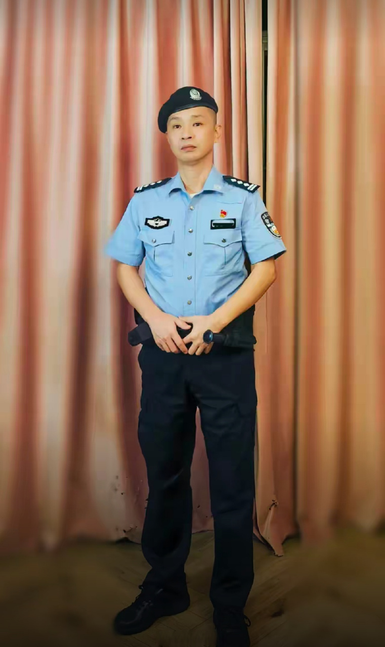 深圳警察巡逻装束