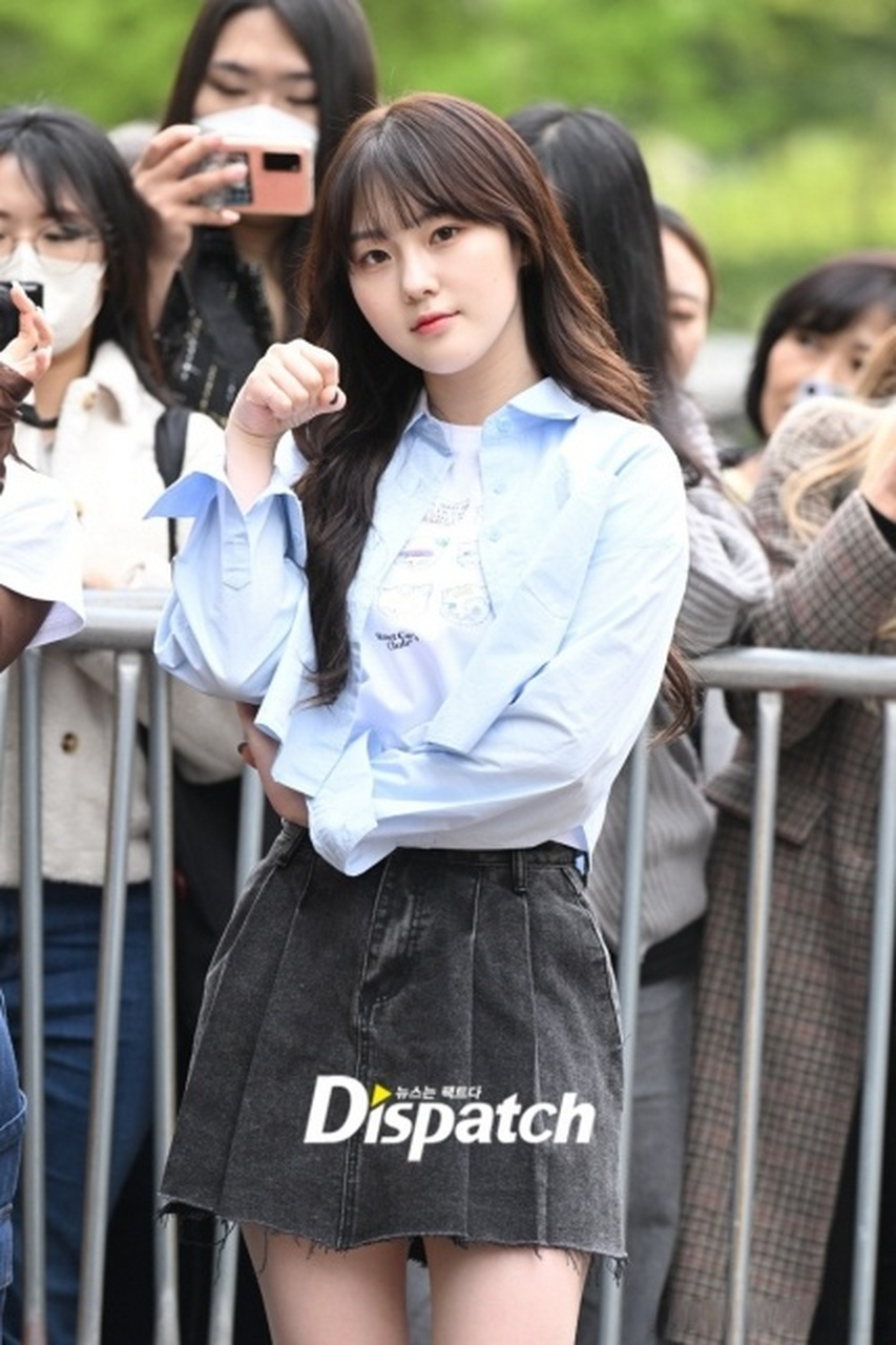 14日,kep1er成员#金采炫# 脚踝负伤仍坚持参加《音乐-银行》彩排日程.