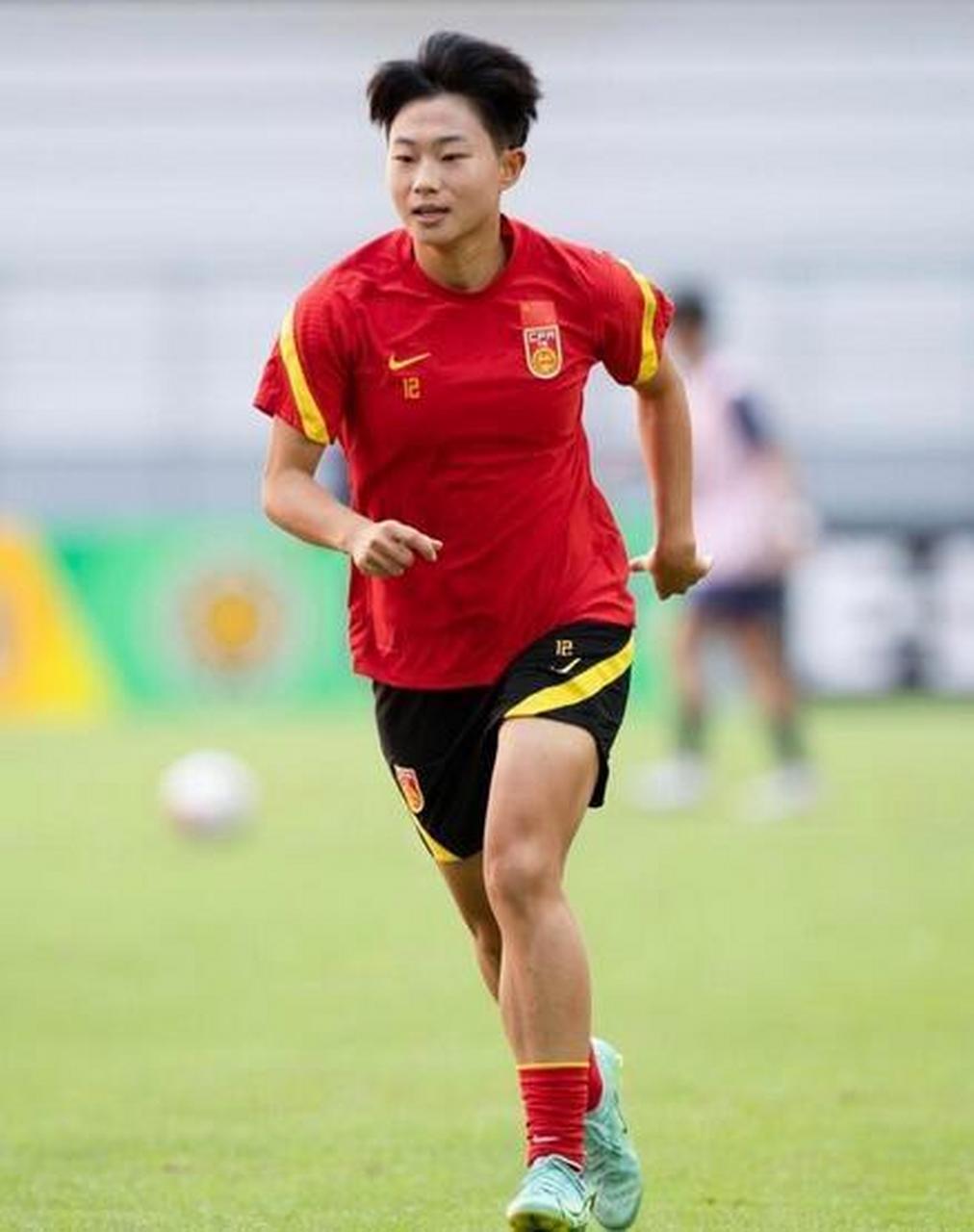 中国女足半场2-2哥伦比亚女足,吴澄舒半场梅开二度!