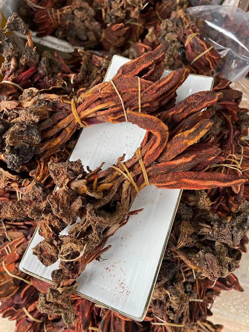 野生回春草 又名回心草,功效:具有蚀风除湿,滋阴补阳,舒经活络,调经