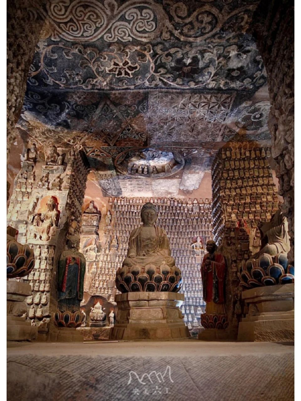 陕西延安石泓寺石窟 位于延安城南富县城西65公里直罗镇川子河北岸.