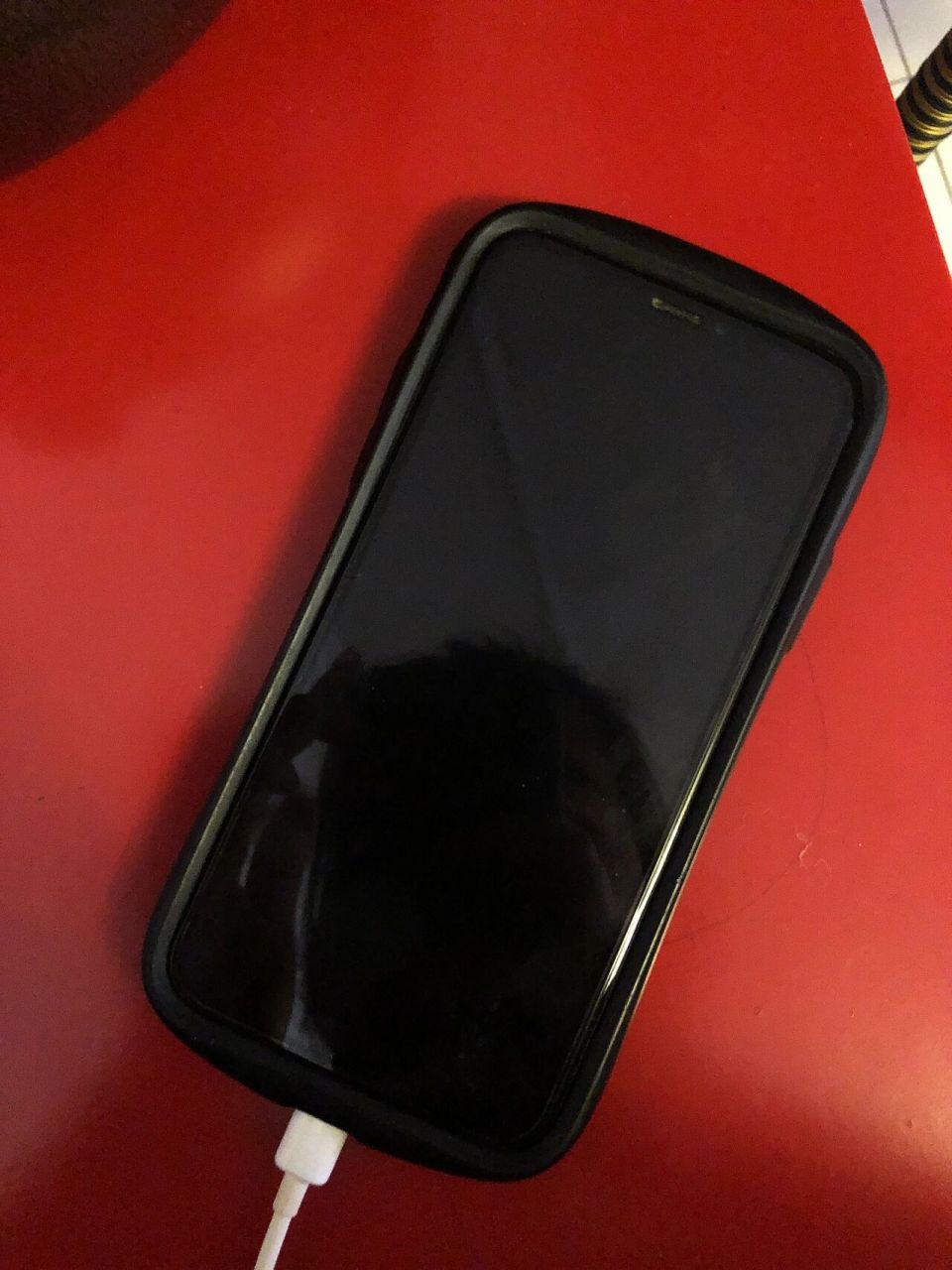 求救 iphone x屏幕不亮了 就刚才充电时不小心摔了一下,不幸的是正好