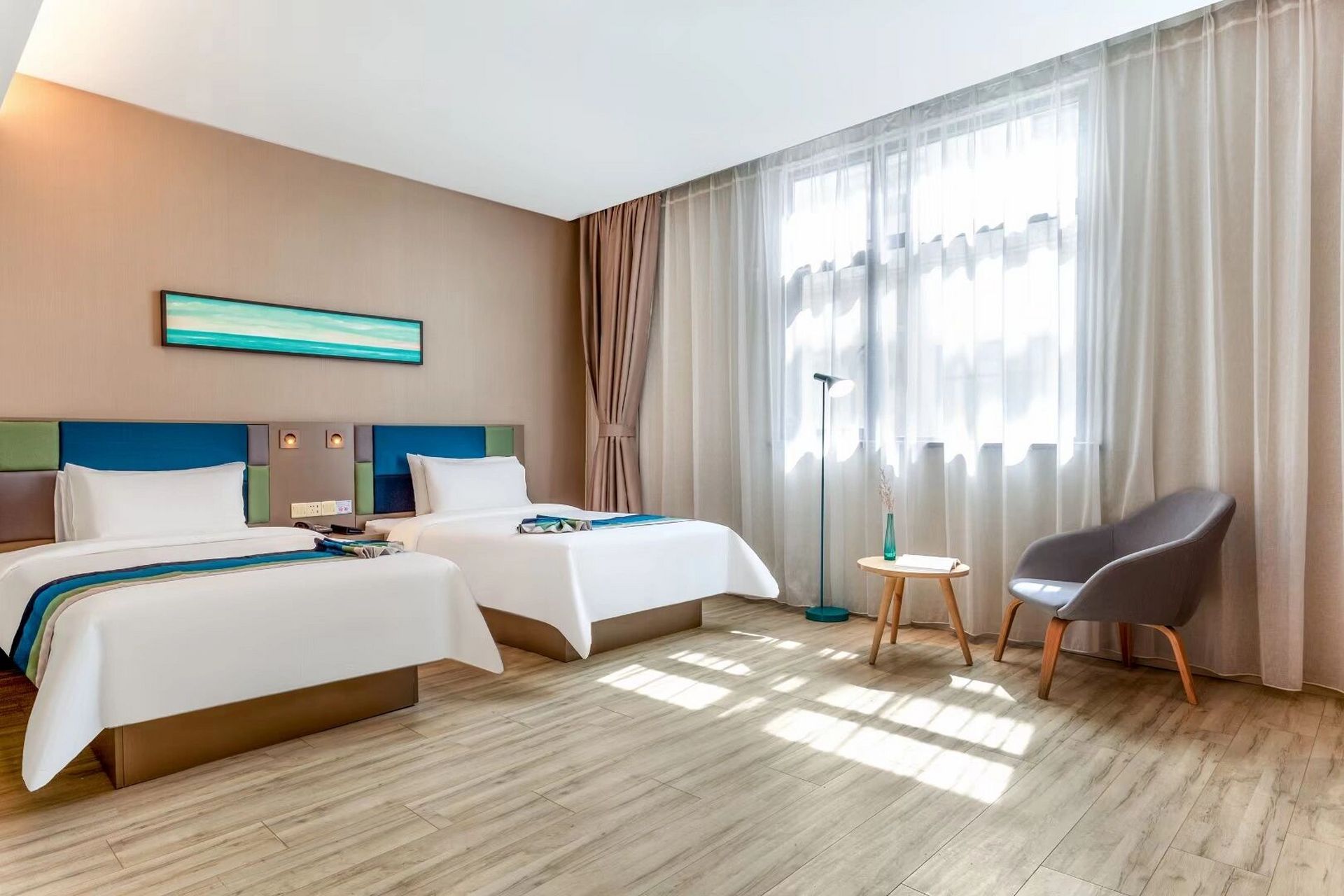 来大同旅游出差推荐酒店 如家商旅大同迎宾桥西古城南门高铁站店位于