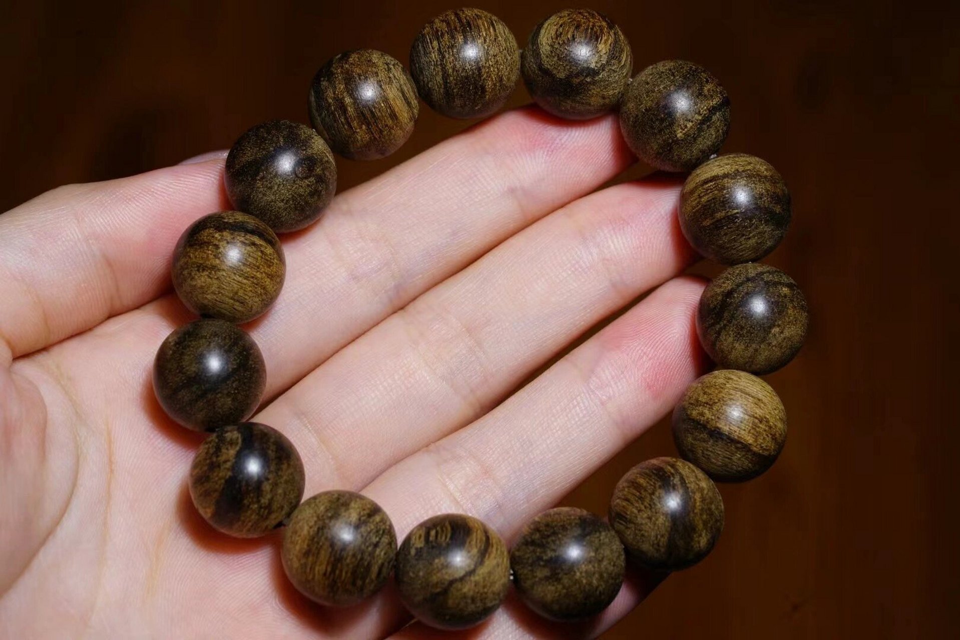 奇楠沉香一直是皇家祈福礼佛拜神熏香必备 奇楠沉香与熟结沉香本是