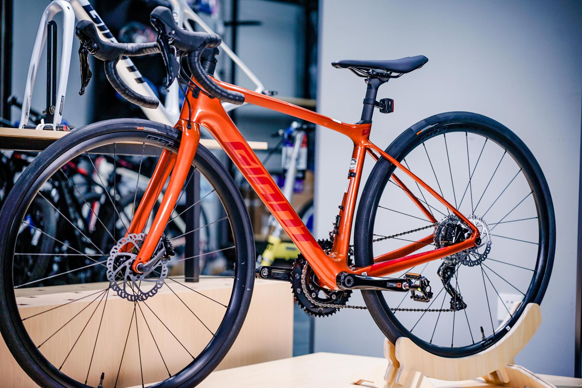 捷安特defy adv2 disc.defy最强耐力长途车型来袭!