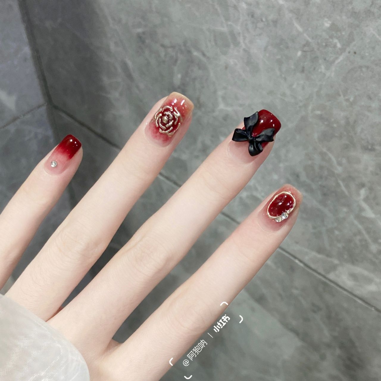 08情人节美甲分享 08高级的红黑配色77精致复古的立体玫瑰