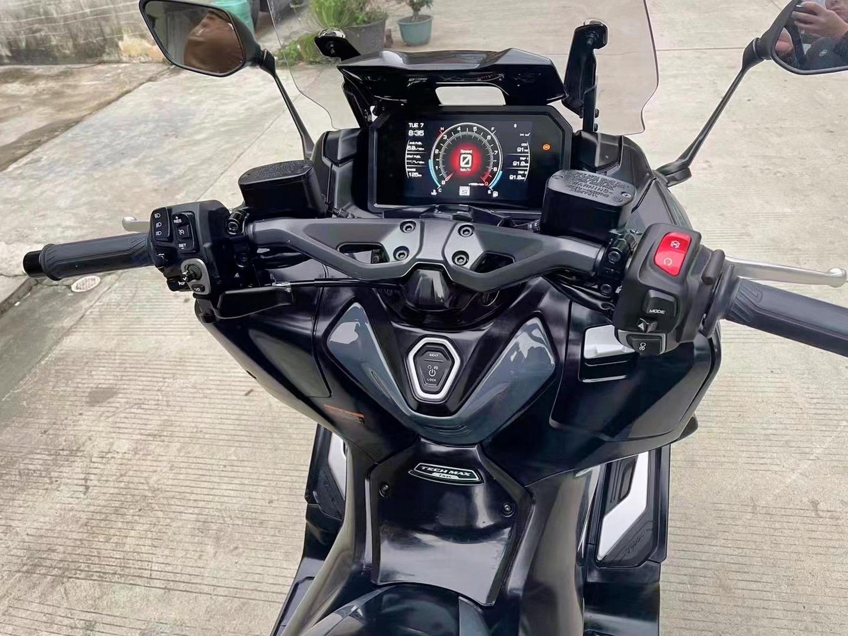 2021雅马哈tmax850图片