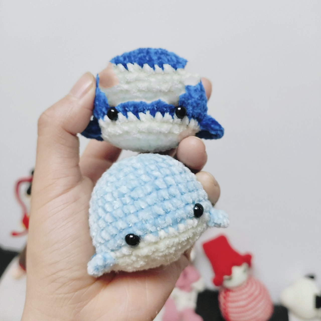 打卡100款钩针挂件no.16/小鲸鱼附图解 2.5mm雪尼尔双股钩织 2.