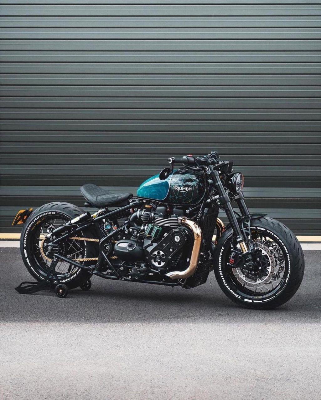 triumph bobber#凯旋bobber #改装机车 #机车 #复古摩托 #机车摄影