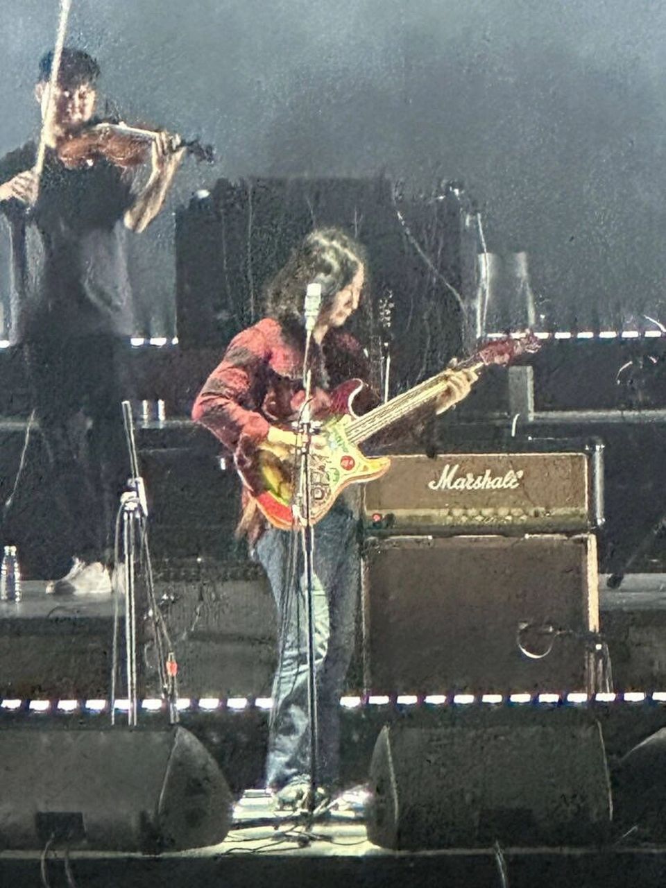 董亚千在石家庄专场用过的吉他: fender rocky strat 披头士乐队吉他