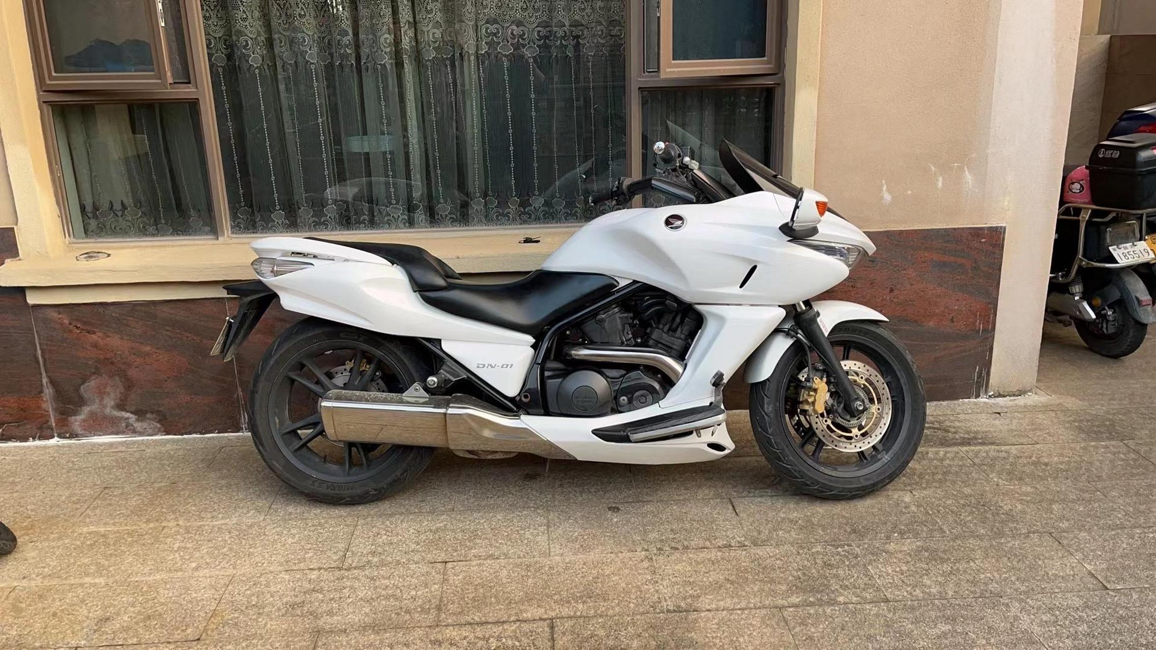 进口本田dn-01大鲨鱼 高配abs刹车系统 四冲程水冷 v型700排量 自动档