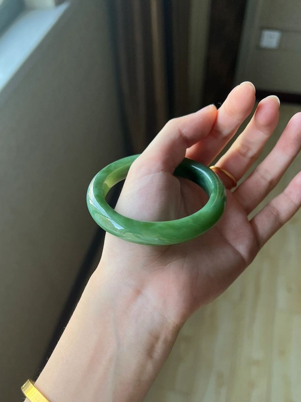 已出|和田玉猫眼碧玉手镯54圈口 果绿色猫眼碧玉,带猫猫一闪闪的的很