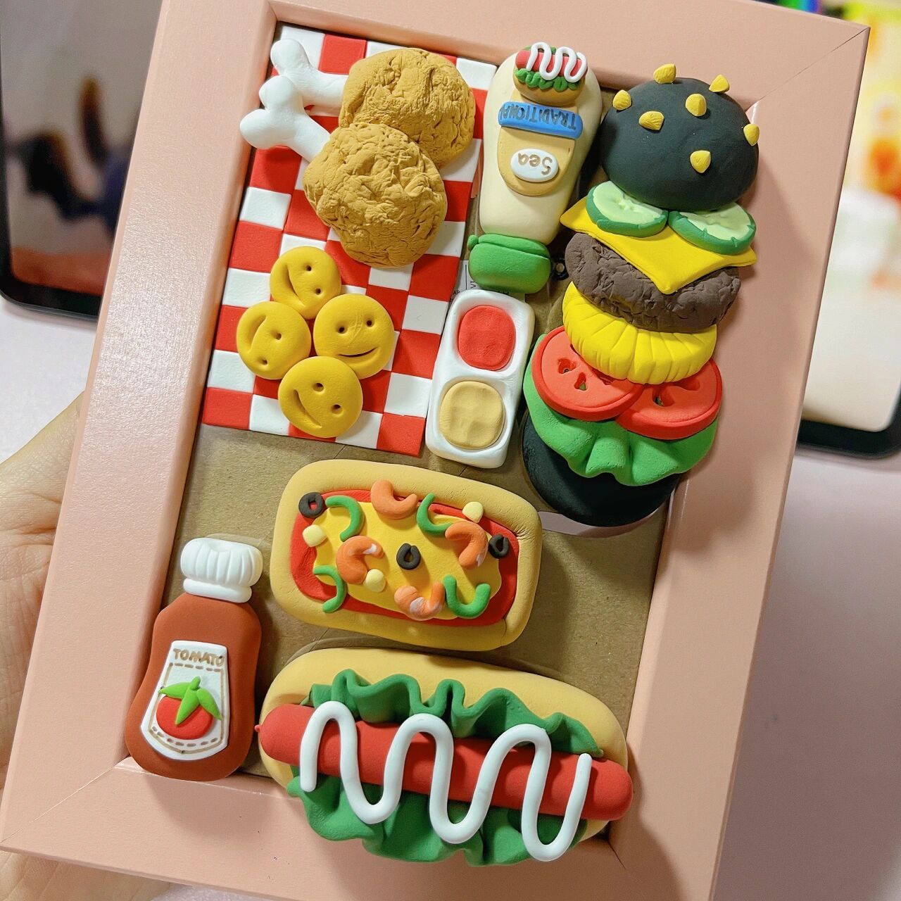 材料:超轻粘土 近期食物系列出了好多 这次尝试了相框合集形式呀 炸鸡