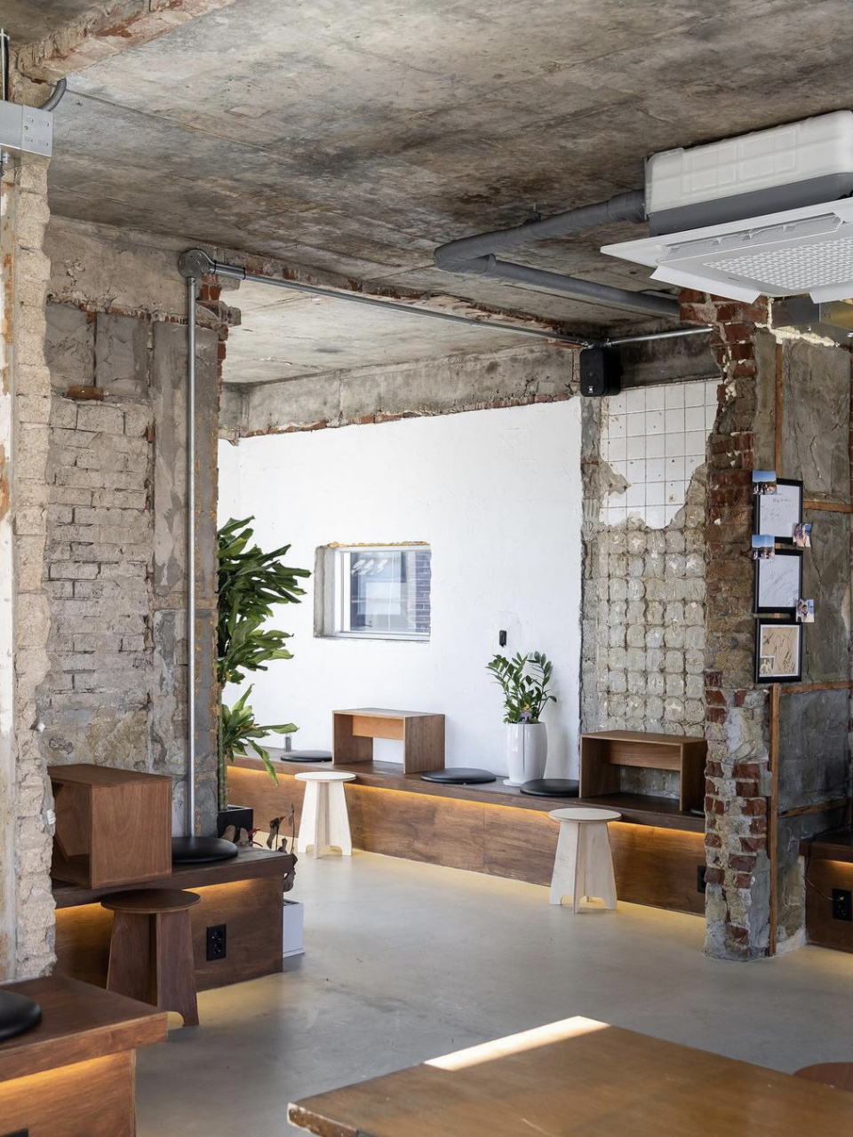 咖啡厅设计|空间新思路 旧房改造复古咖啡店 店名:sanggu 位置:韩国